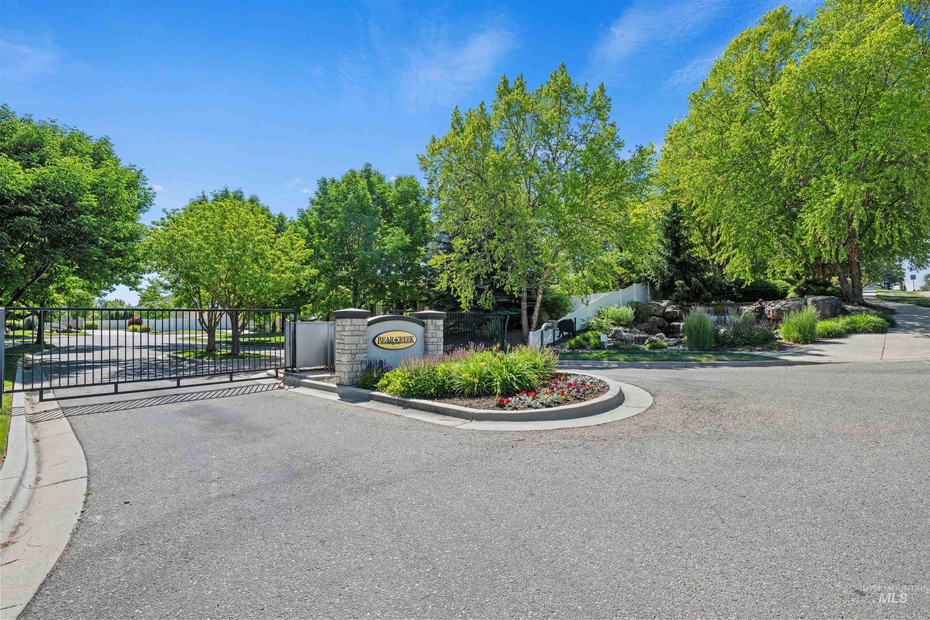 3129 S Silvertip Ln, Meridian, Idaho 83642, 4 Bedrooms, 3.5 Bathrooms, Residential For Sale, Price $974,850,MLS 98989157