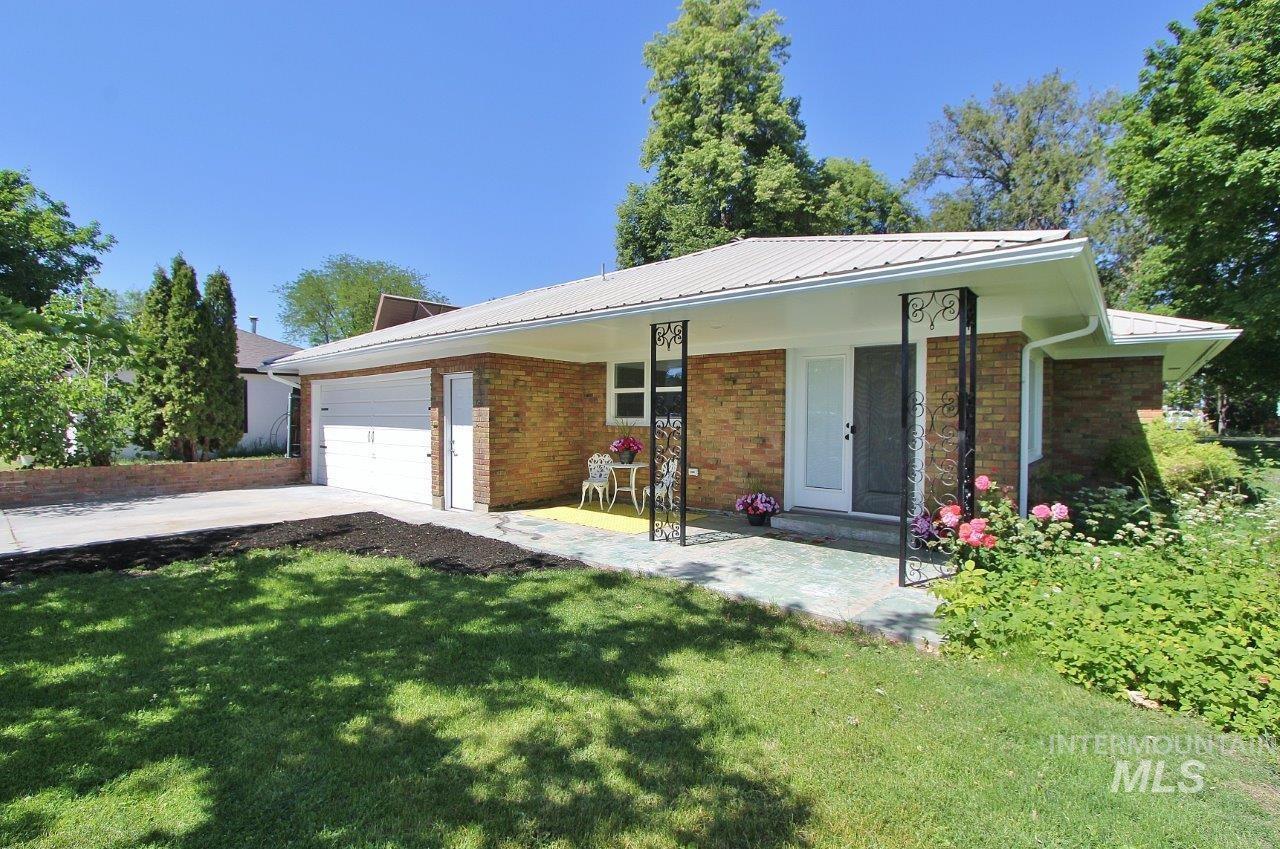 520 E Logan, Caldwell, Idaho 83605, 4 Bedrooms, 3 Bathrooms, Residential For Sale, Price $475,000,MLS 98989160
