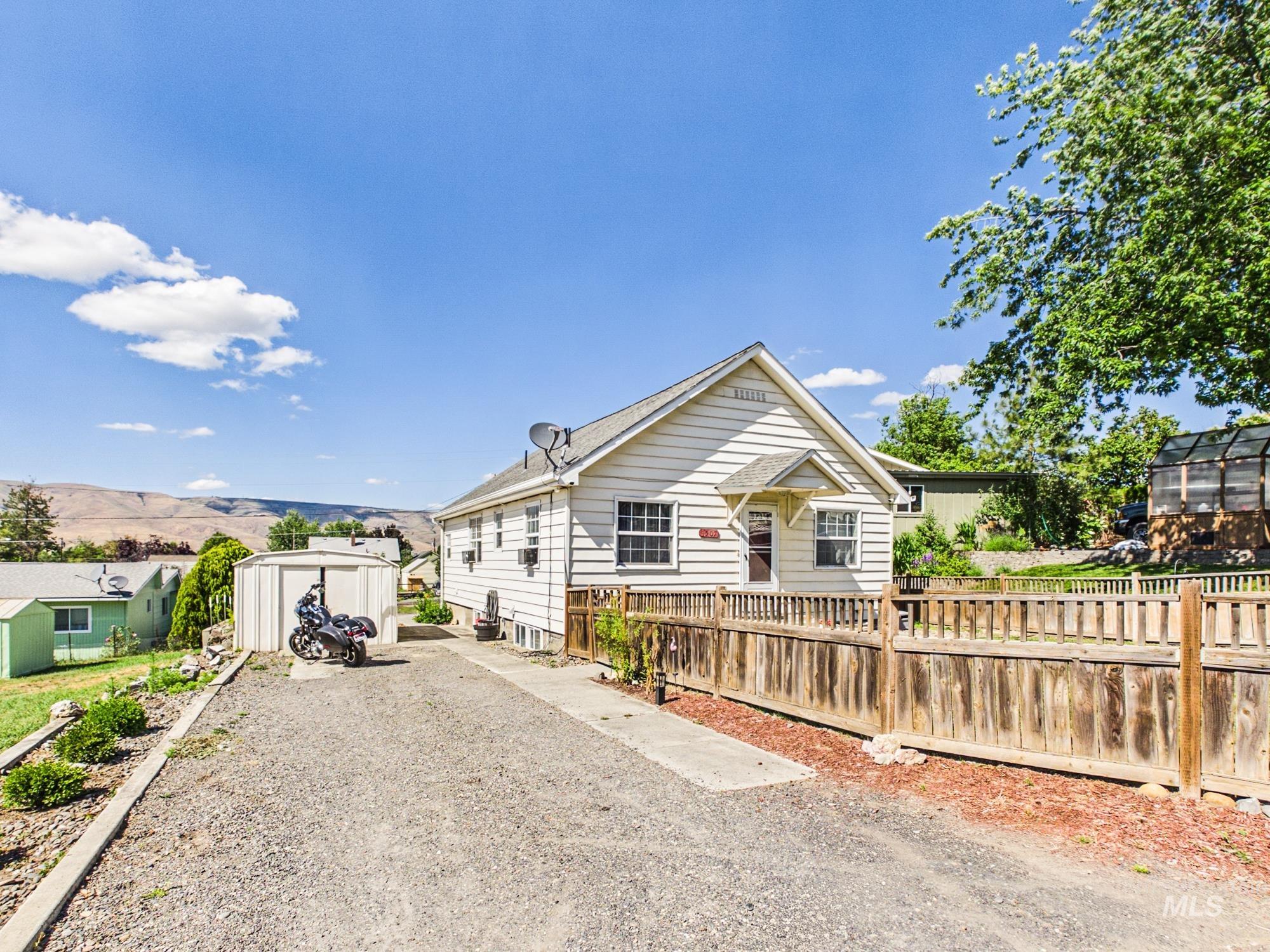 1507 19th Ave, Lewiston, Idaho 83501, 3 Bedrooms, 2 Bathrooms, Residential For Sale, Price $310,000, 98989161