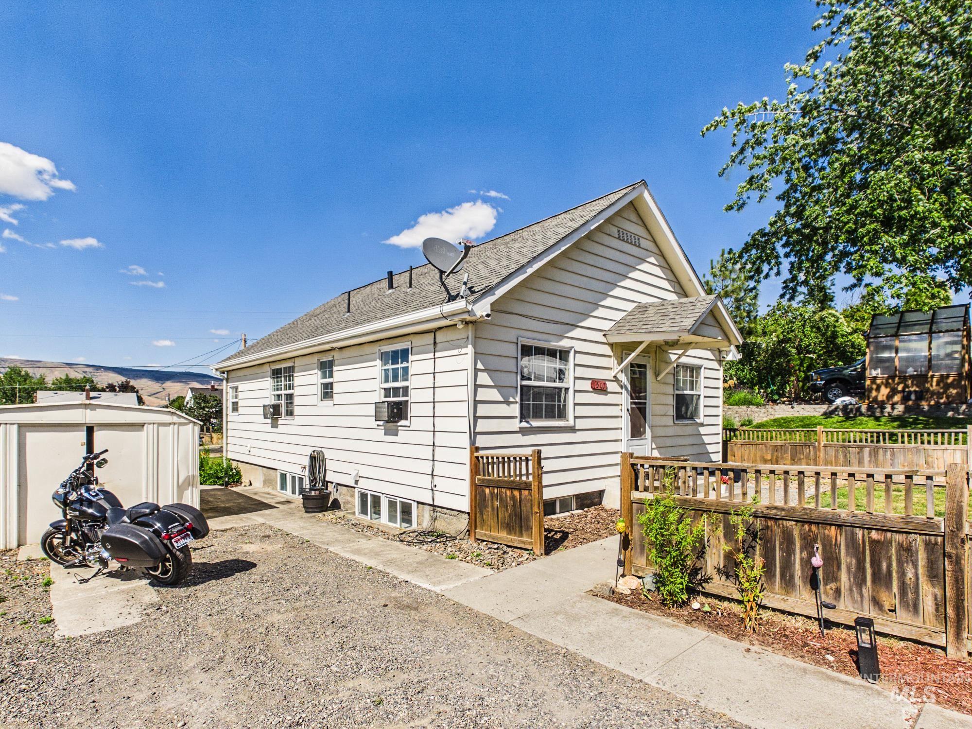 1507 19th Ave, Lewiston, Idaho 83501, 3 Bedrooms, 2 Bathrooms, Residential For Sale, Price $310,000, 98989161