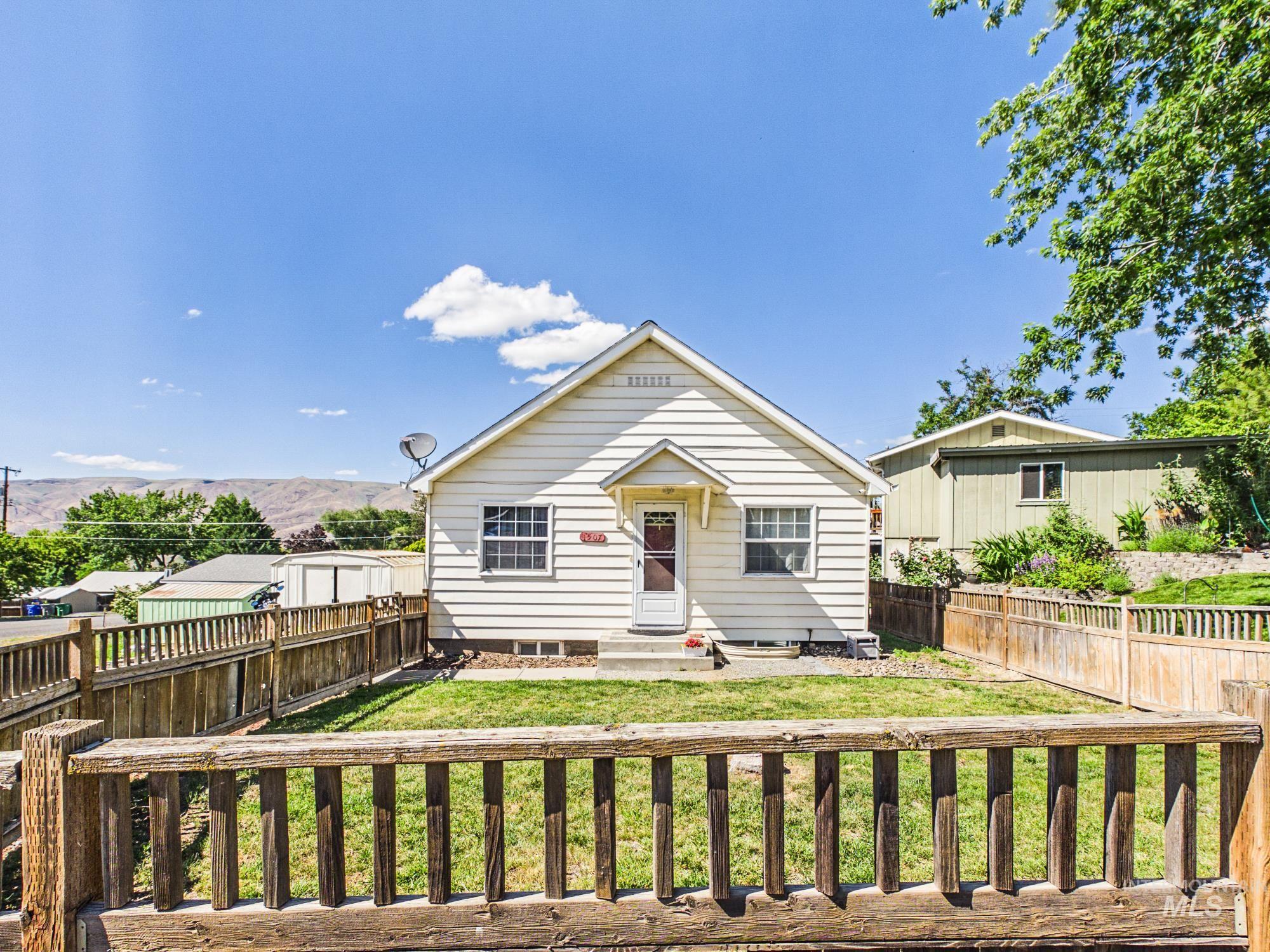 1507 19th Ave, Lewiston, Idaho 83501, 3 Bedrooms, 2 Bathrooms, Residential For Sale, Price $310,000, 98989161