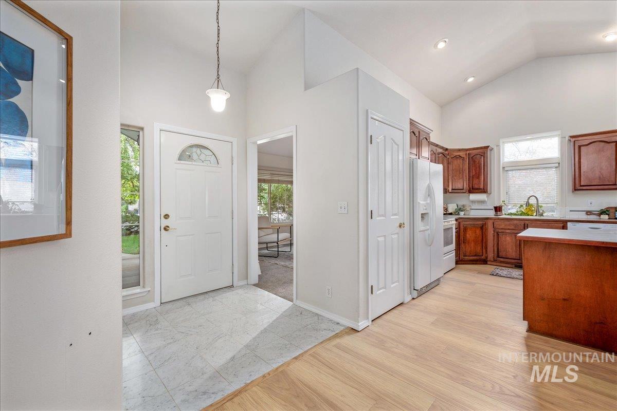 9712 W Irving, Boise, Idaho 83704, 3 Bedrooms, 2 Bathrooms, Residential For Sale, Price $449,900, 98989163