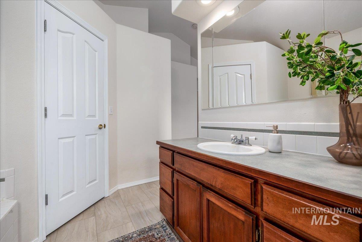 9712 W Irving, Boise, Idaho 83704, 3 Bedrooms, 2 Bathrooms, Residential For Sale, Price $449,900, 98989163