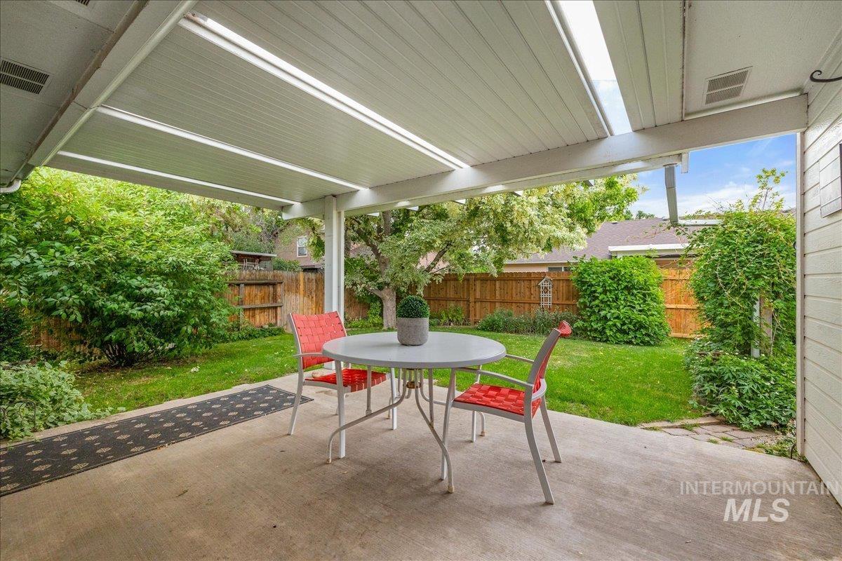 9712 W Irving, Boise, Idaho 83704, 3 Bedrooms, 2 Bathrooms, Residential For Sale, Price $449,900, 98989163