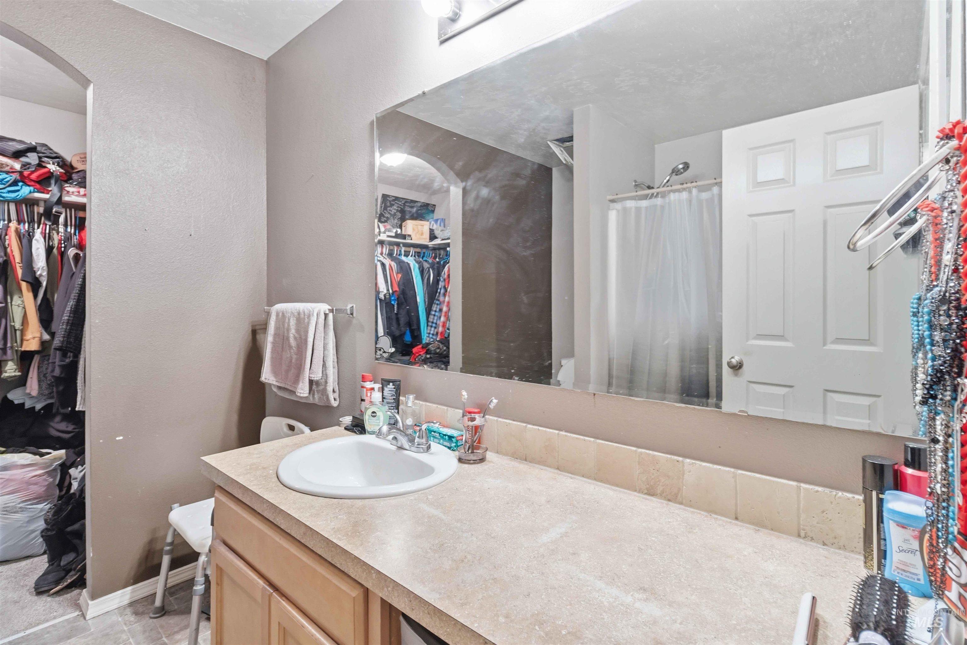 5506 S Pepperview Way, Boise, Idaho 83709, 3 Bedrooms, 2 Bathrooms, Residential For Sale, Price $389,900,MLS 98989165