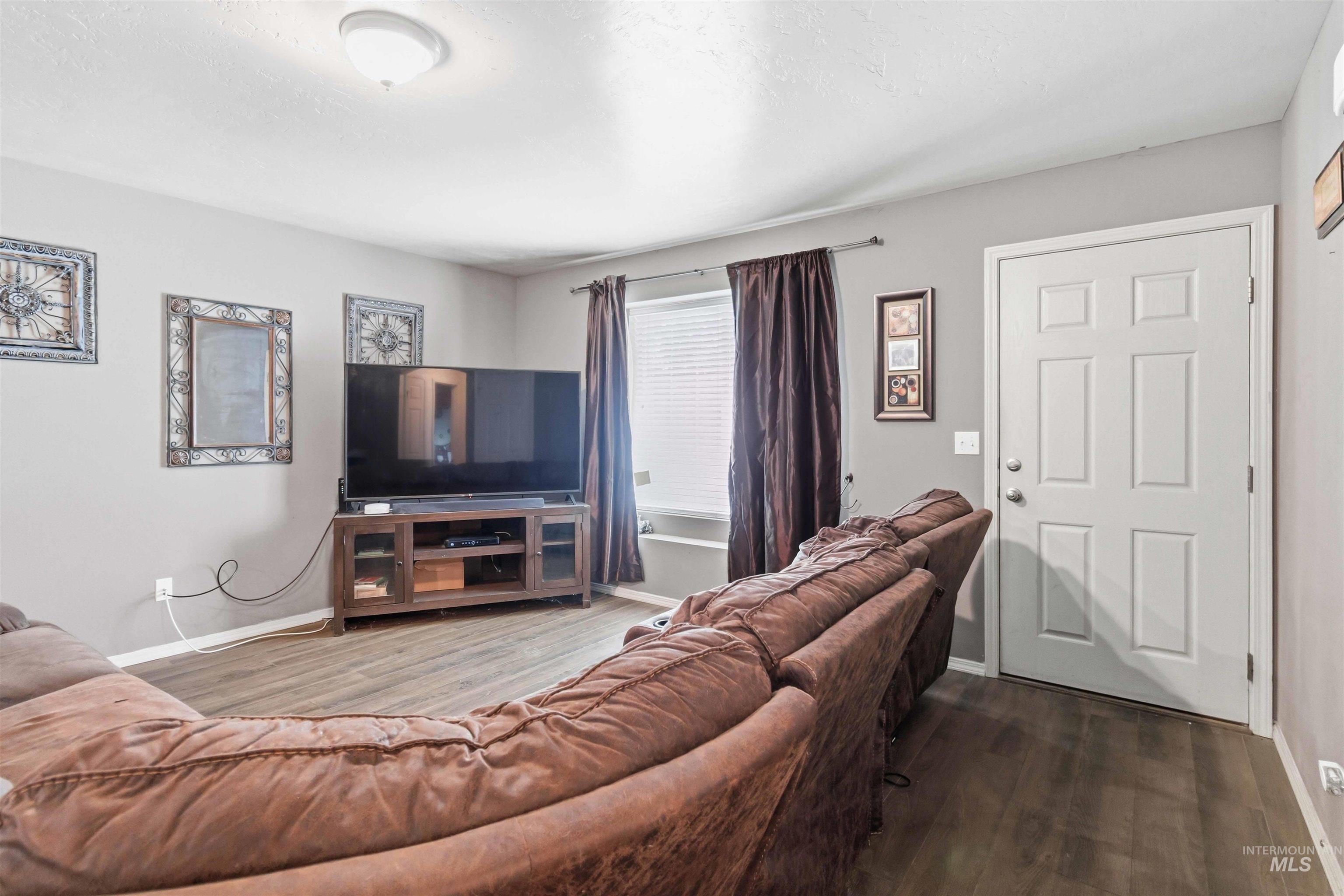 5506 S Pepperview Way, Boise, Idaho 83709, 3 Bedrooms, 2 Bathrooms, Residential For Sale, Price $389,900,MLS 98989165