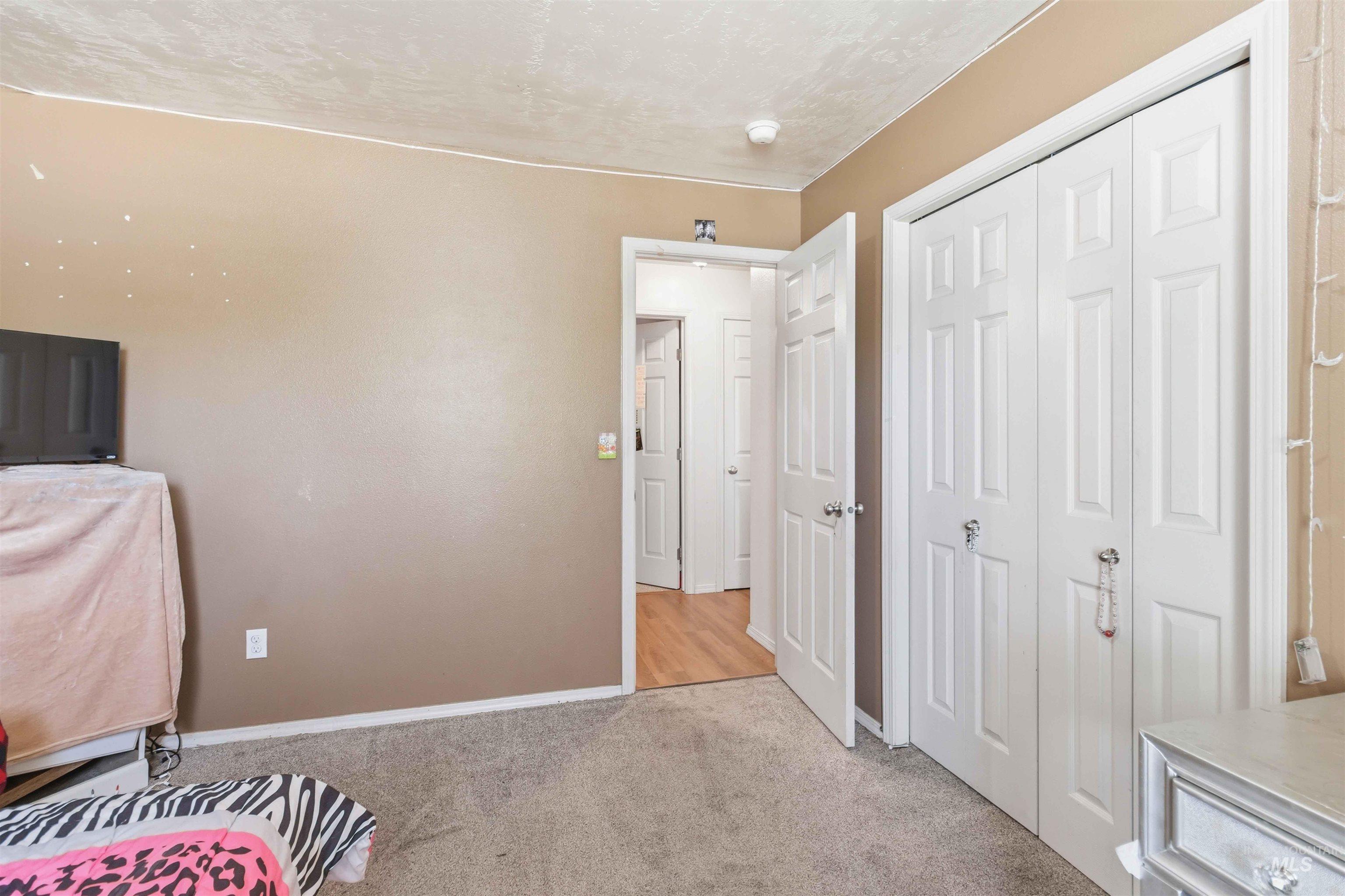 5506 S Pepperview Way, Boise, Idaho 83709, 3 Bedrooms, 2 Bathrooms, Residential For Sale, Price $389,900,MLS 98989165