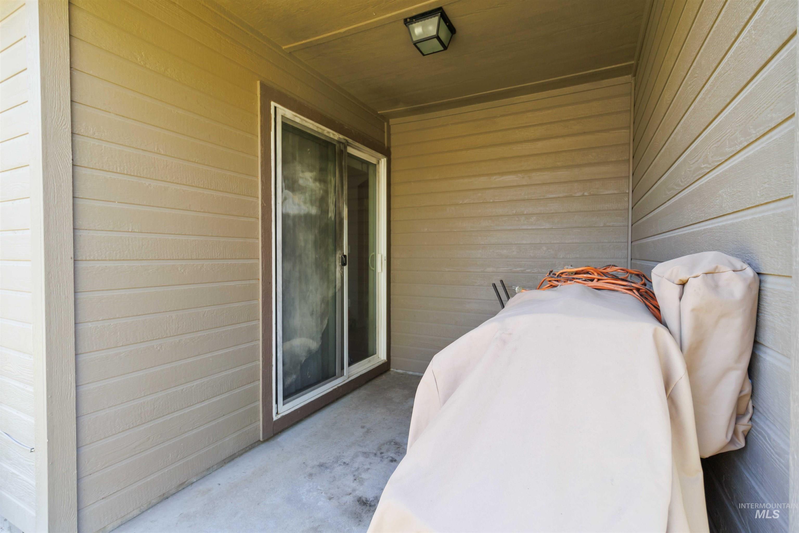 5506 S Pepperview Way, Boise, Idaho 83709, 3 Bedrooms, 2 Bathrooms, Residential For Sale, Price $389,900,MLS 98989165