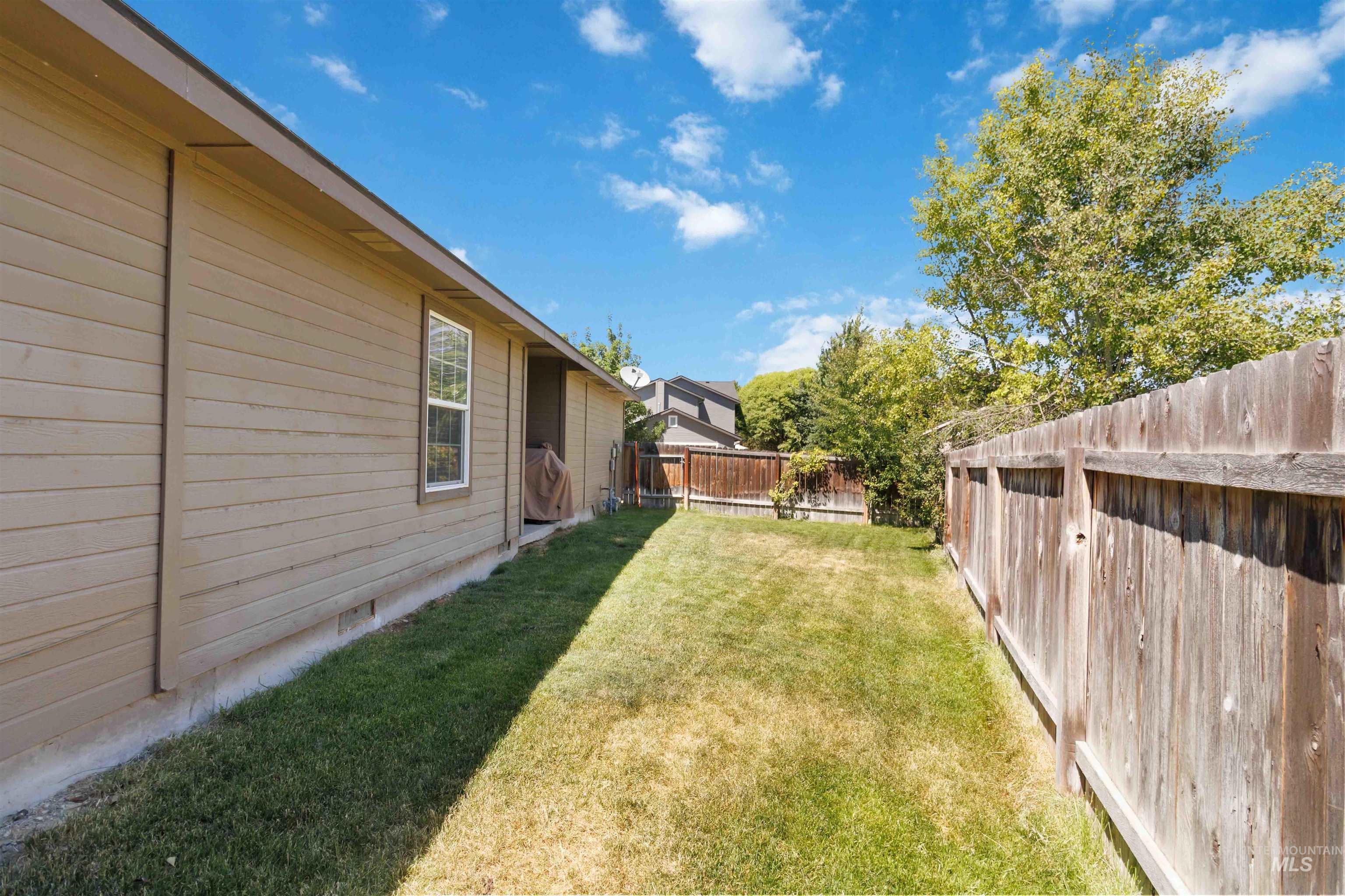 5506 S Pepperview Way, Boise, Idaho 83709, 3 Bedrooms, 2 Bathrooms, Residential For Sale, Price $389,900,MLS 98989165