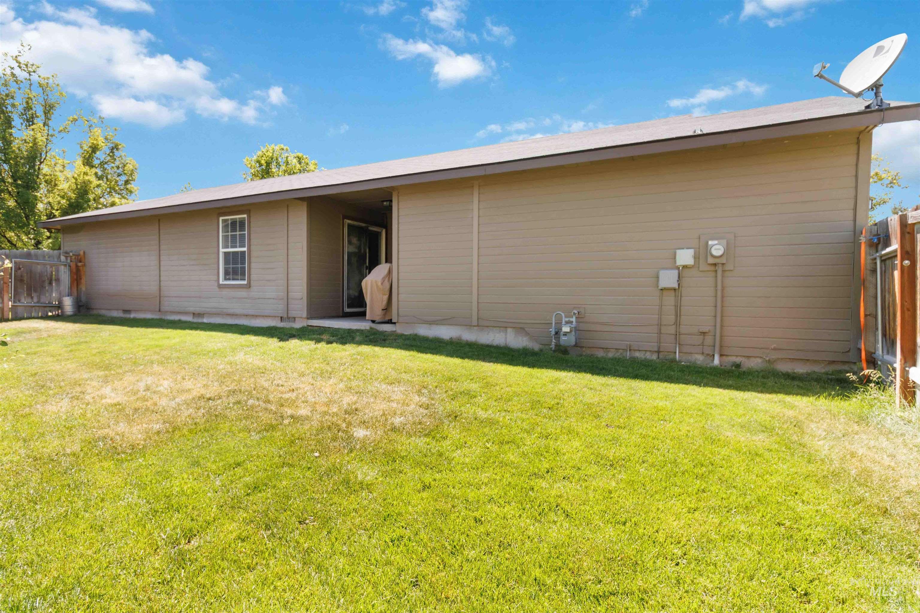 5506 S Pepperview Way, Boise, Idaho 83709, 3 Bedrooms, 2 Bathrooms, Residential For Sale, Price $389,900,MLS 98989165