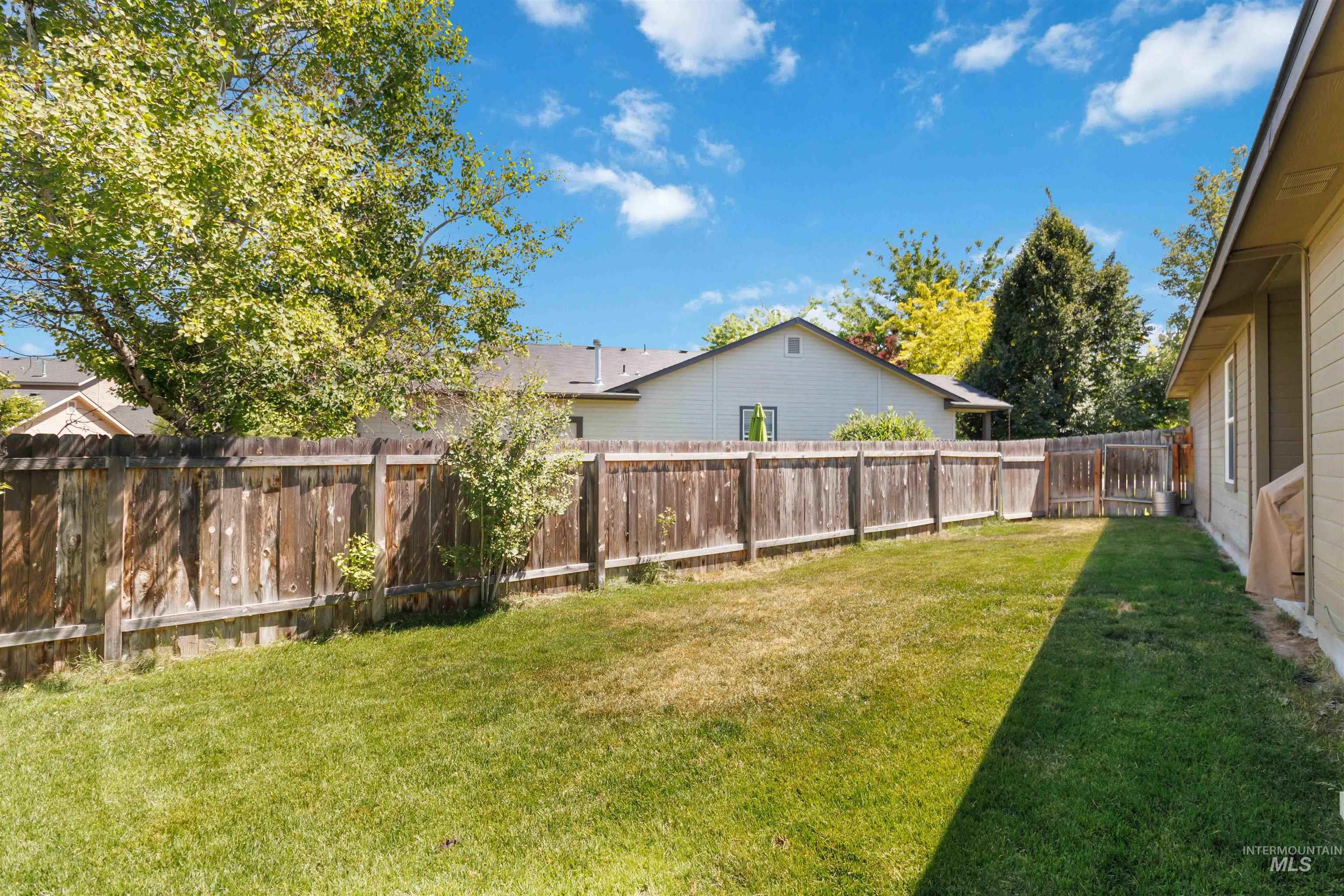 5506 S Pepperview Way, Boise, Idaho 83709, 3 Bedrooms, 2 Bathrooms, Residential For Sale, Price $389,900,MLS 98989165