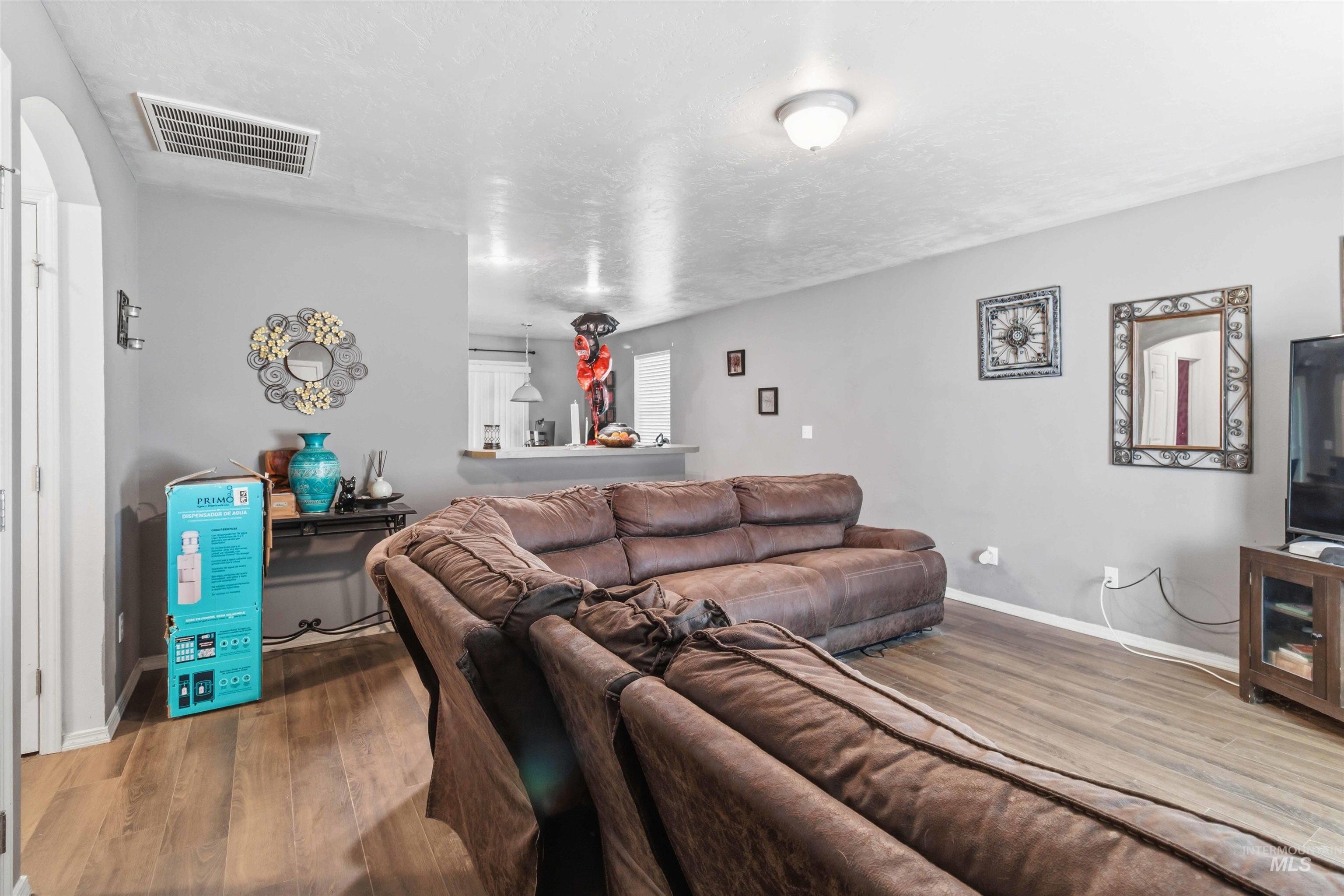 5506 S Pepperview Way, Boise, Idaho 83709, 3 Bedrooms, 2 Bathrooms, Residential For Sale, Price $389,900,MLS 98989165