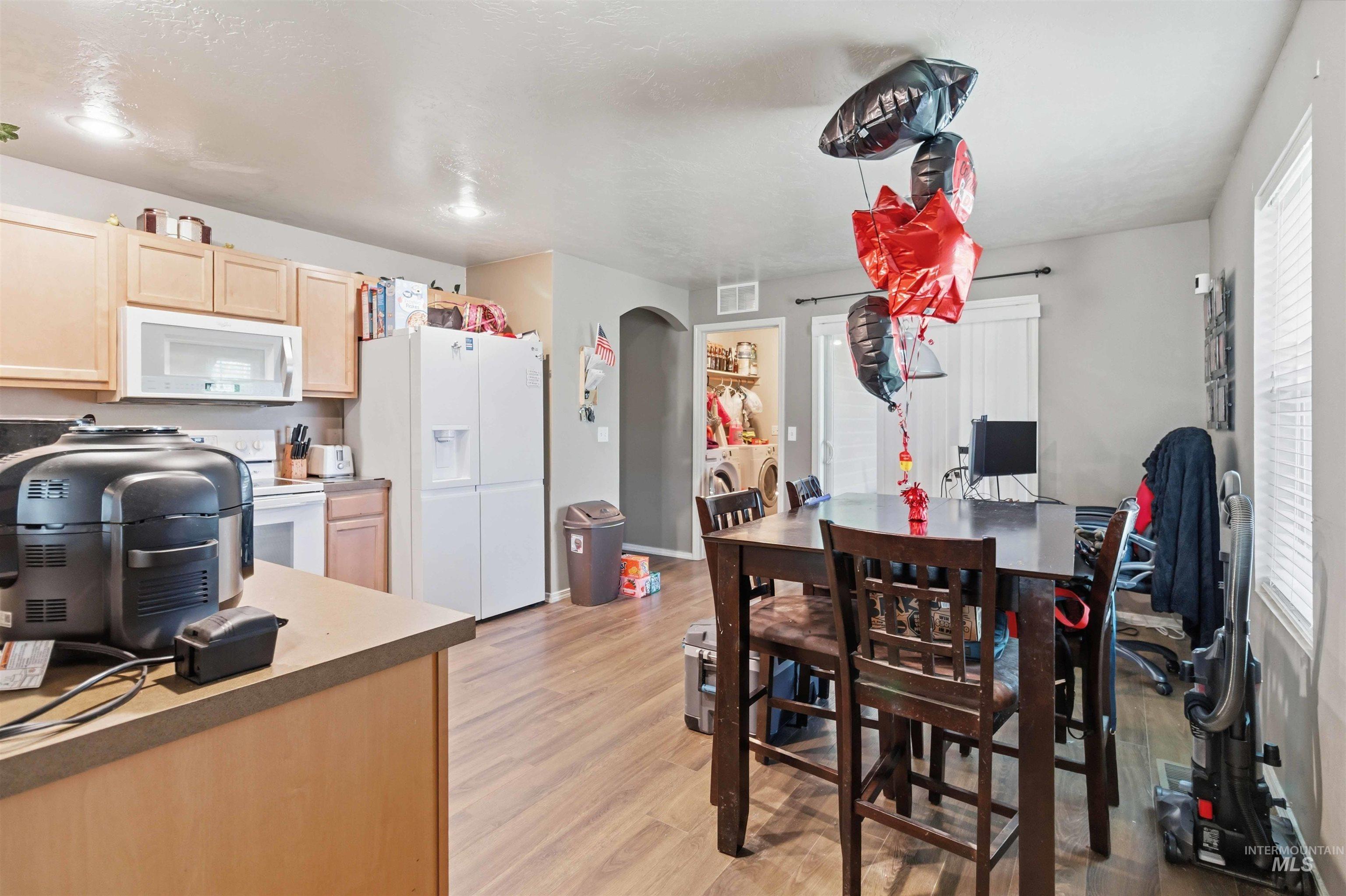 5506 S Pepperview Way, Boise, Idaho 83709, 3 Bedrooms, 2 Bathrooms, Residential For Sale, Price $389,900,MLS 98989165
