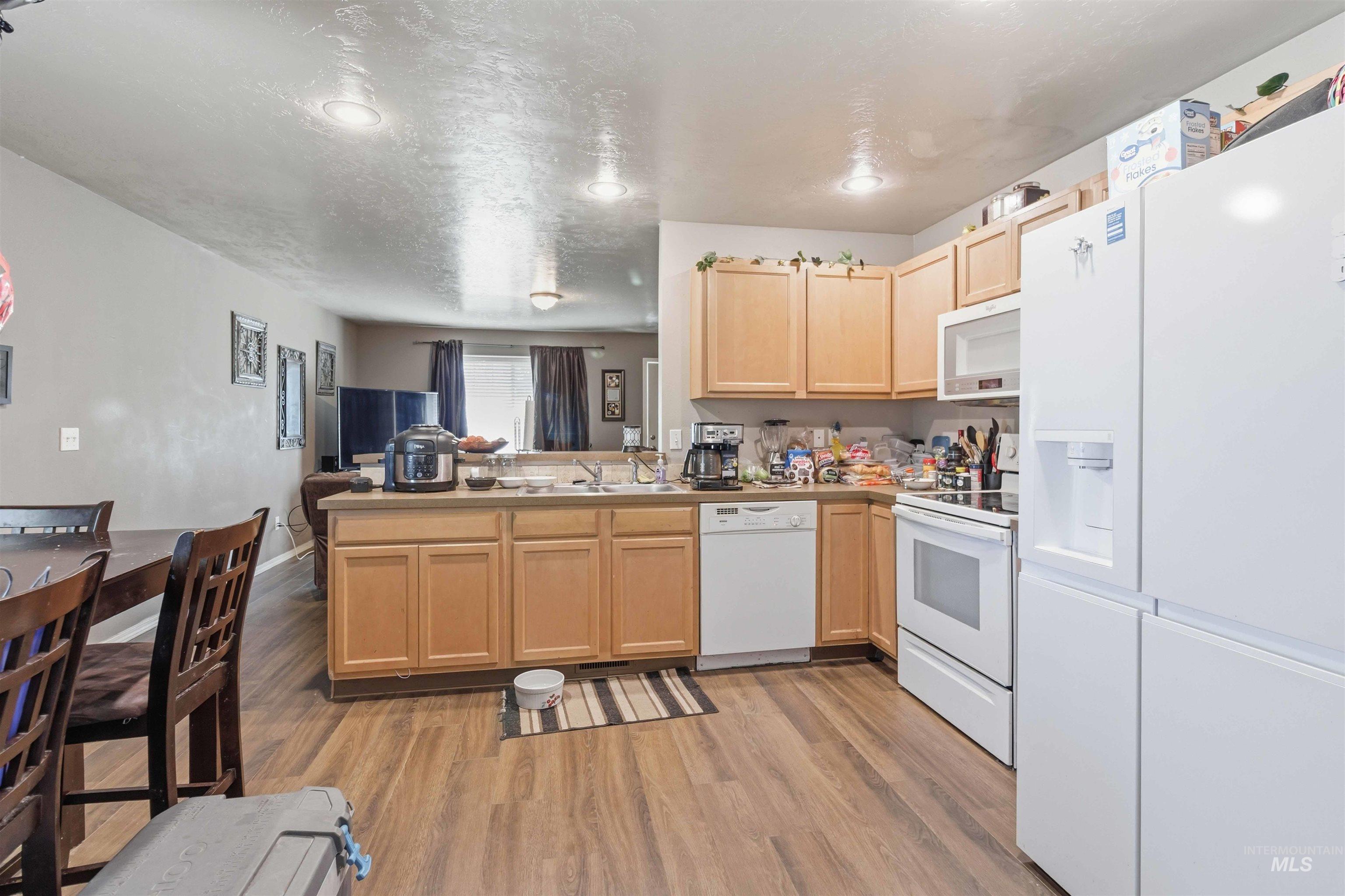 5506 S Pepperview Way, Boise, Idaho 83709, 3 Bedrooms, 2 Bathrooms, Residential For Sale, Price $389,900,MLS 98989165