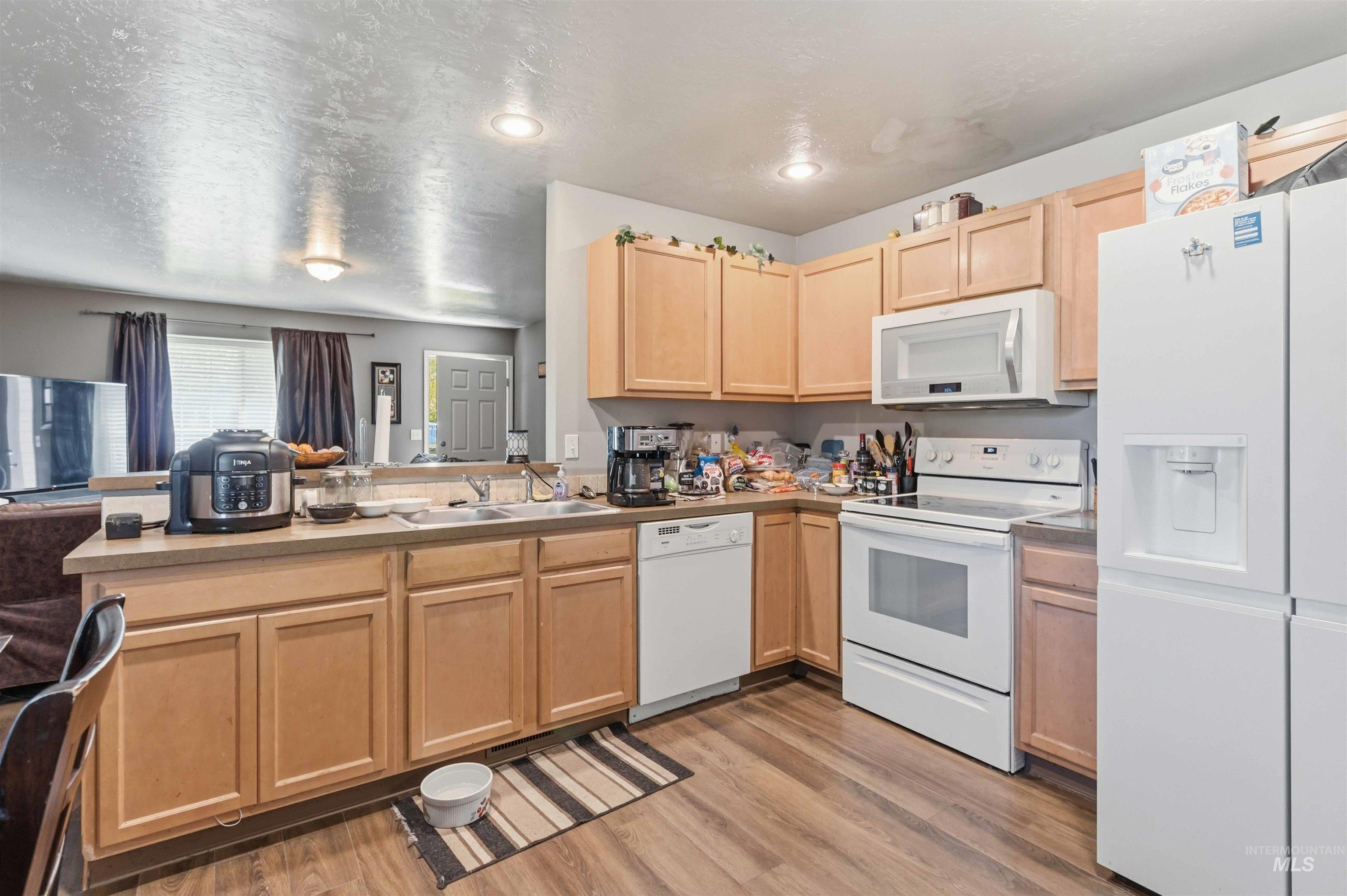 5506 S Pepperview Way, Boise, Idaho 83709, 3 Bedrooms, 2 Bathrooms, Residential For Sale, Price $389,900,MLS 98989165