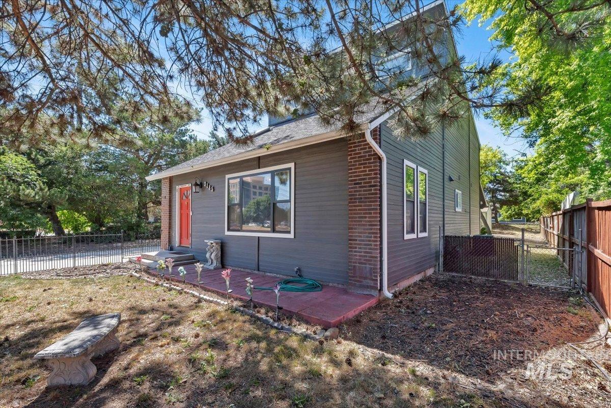 3185 E Springwood Dr, Meridian, Idaho 83642, 3 Bedrooms, 2 Bathrooms, Residential For Sale, Price $449,900, 98989169