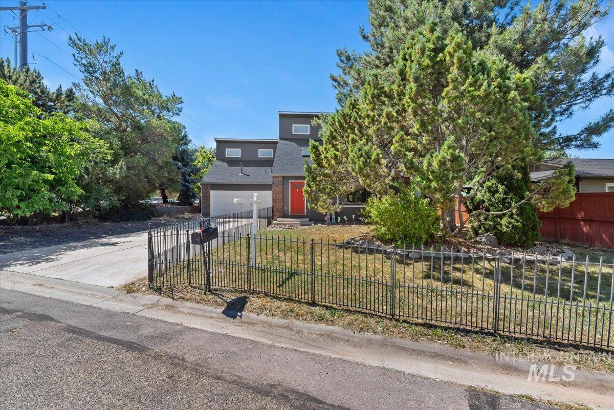 3185 E Springwood Dr, Meridian, Idaho 83642, 3 Bedrooms, 2 Bathrooms, Residential For Sale, Price $449,900, 98989169