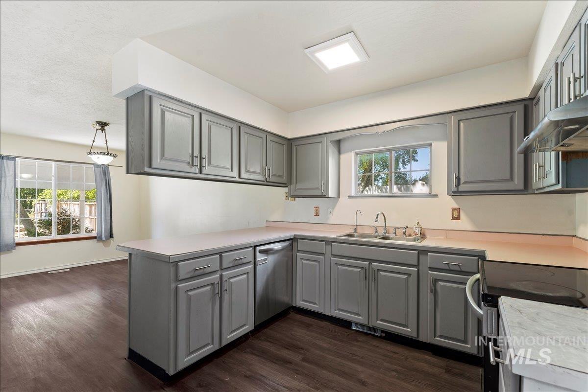 3185 E Springwood Dr, Meridian, Idaho 83642, 3 Bedrooms, 2 Bathrooms, Residential For Sale, Price $449,900, 98989169