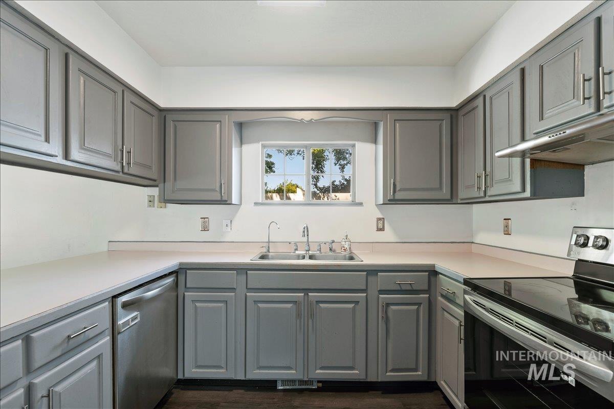 3185 E Springwood Dr, Meridian, Idaho 83642, 3 Bedrooms, 2 Bathrooms, Residential For Sale, Price $449,900, 98989169