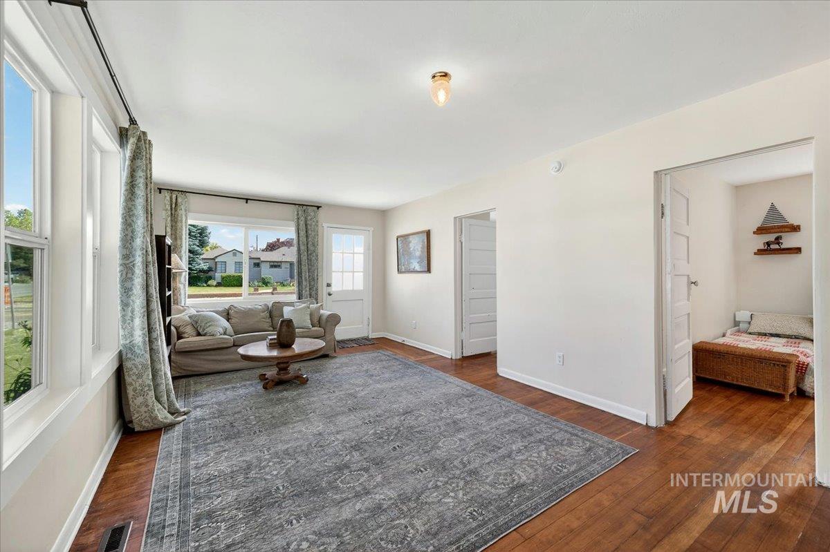 1403 11th Ave S, Nampa, Idaho 83651, 2 Bedrooms, 1 Bathroom, Residential For Sale, Price $340,000, 98989172