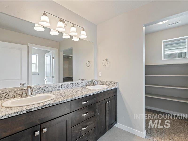 2080 S Hills, Meridian, Idaho 83642, 4 Bedrooms, 2.5 Bathrooms, Residential For Sale, Price $499,999, 98989175