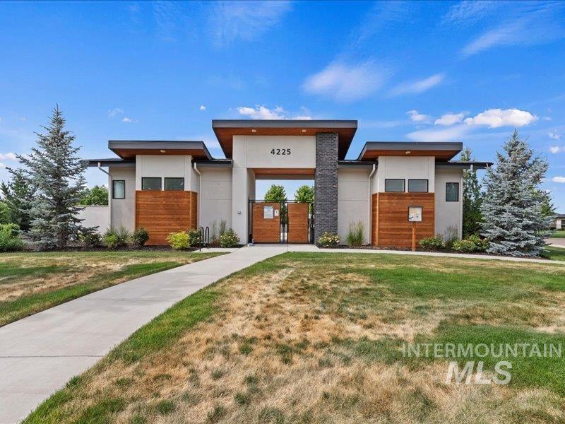 2080 S Hills, Meridian, Idaho 83642, 4 Bedrooms, 2.5 Bathrooms, Residential For Sale, Price $499,999, 98989175