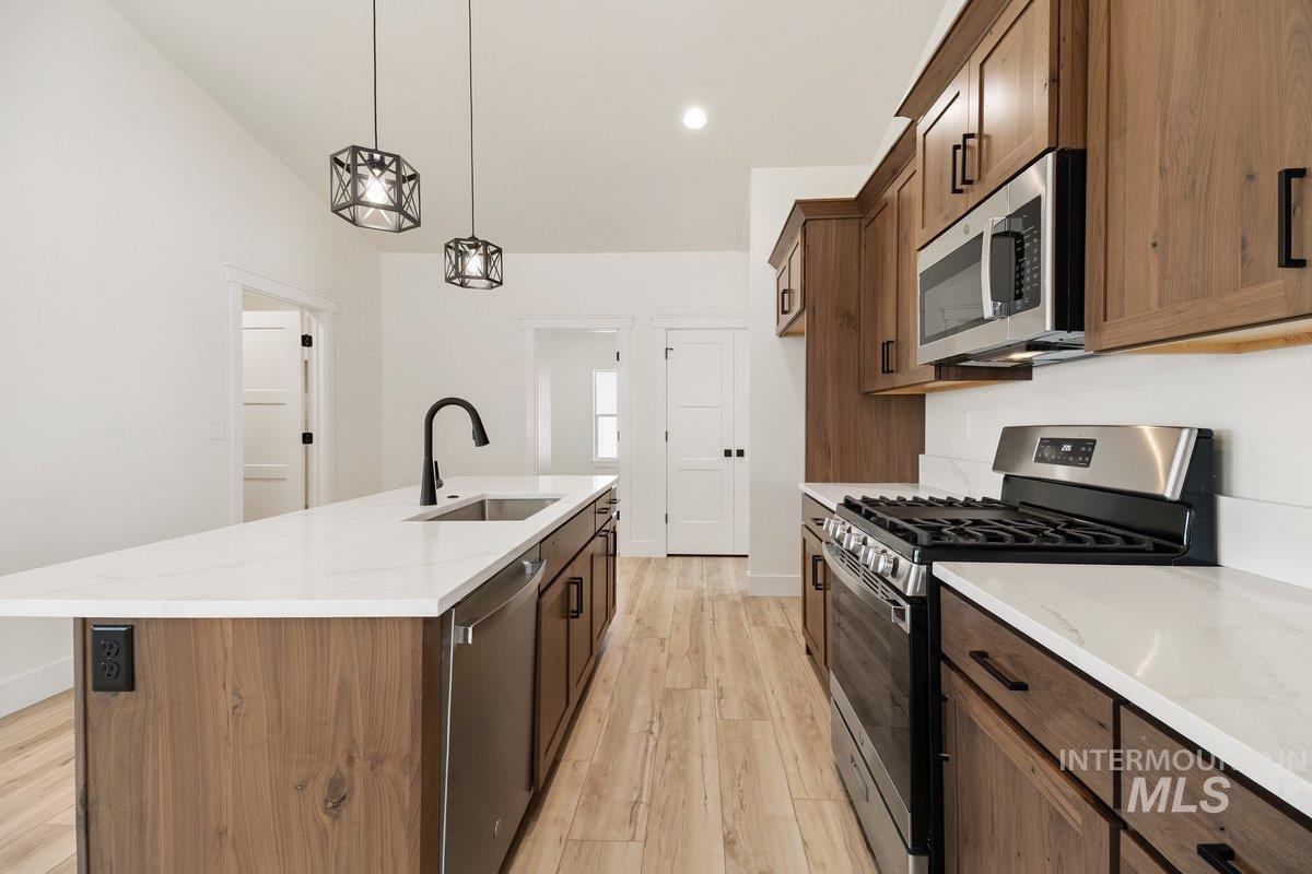 2010 Trae Street, Jerome, Idaho 83338, 3 Bedrooms, 2 Bathrooms, Residential For Sale, Price $389,000,MLS 98989177