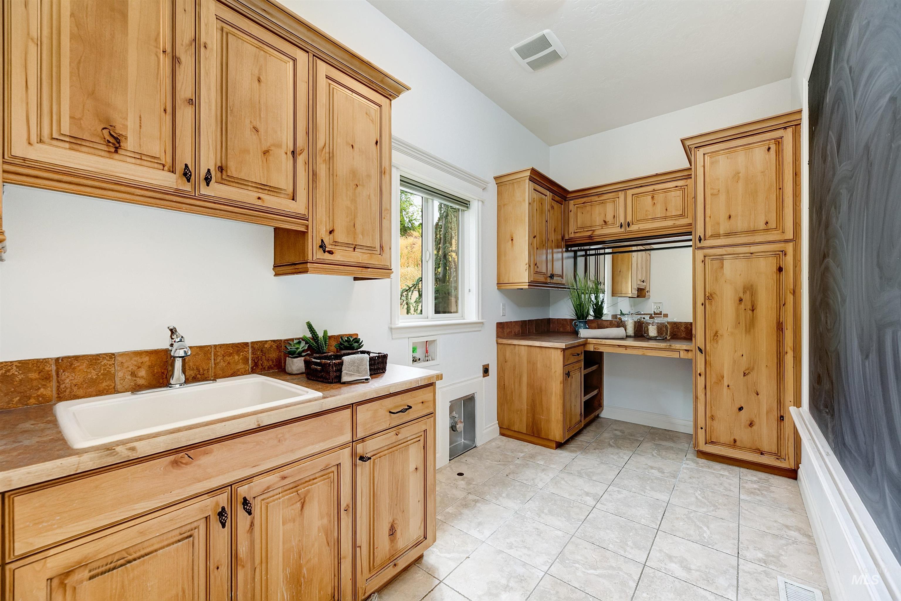 1450 E Covey Run Ct, Eagle, Idaho 83616, 5 Bedrooms, 6 Bathrooms, Residential For Sale, Price $1,985,000, 98989178