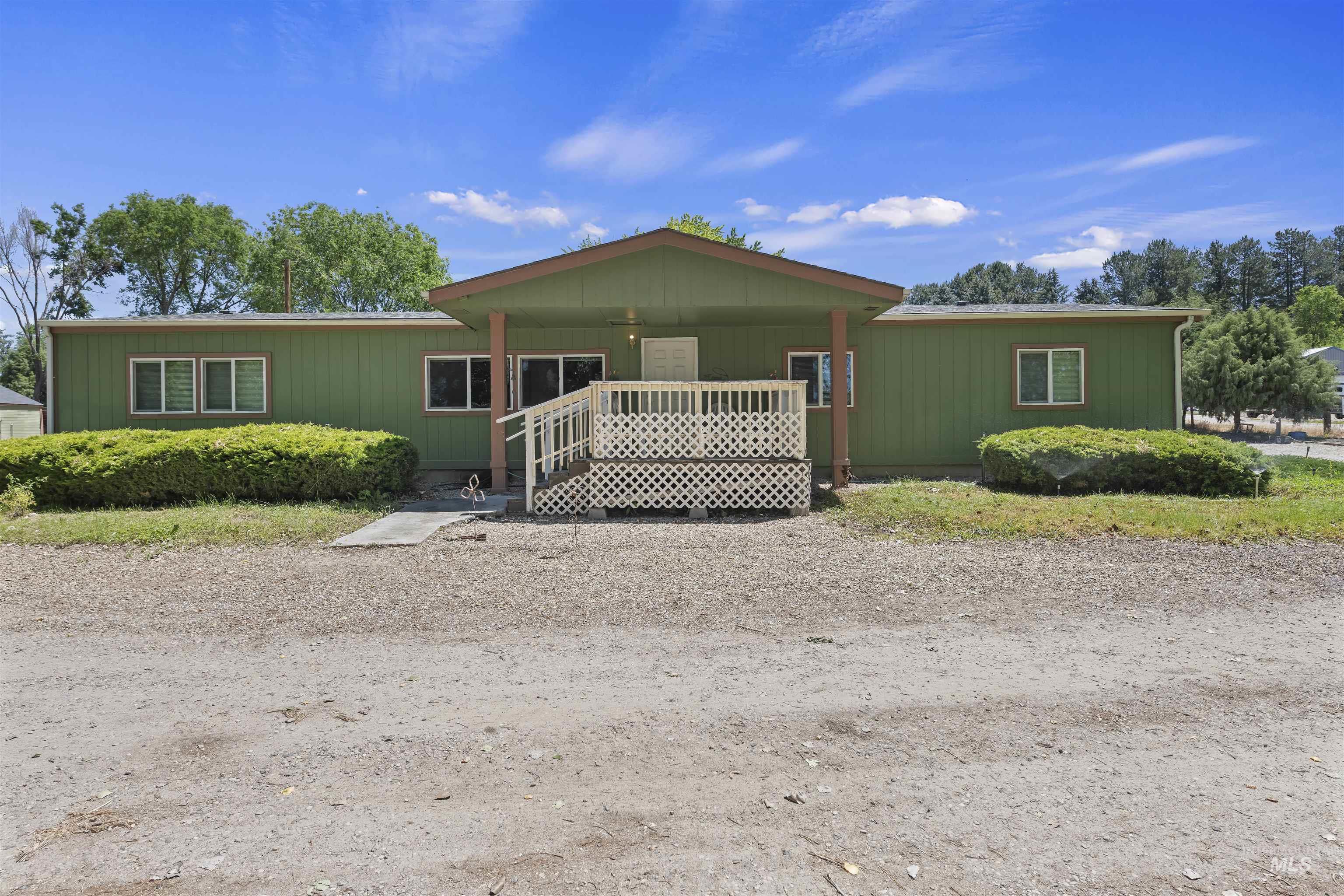 8950 W Edgeview Ln, Eagle, Idaho 83616-1424, 4 Bedrooms, 2 Bathrooms, Residential For Sale, Price $799,900,MLS 98989179