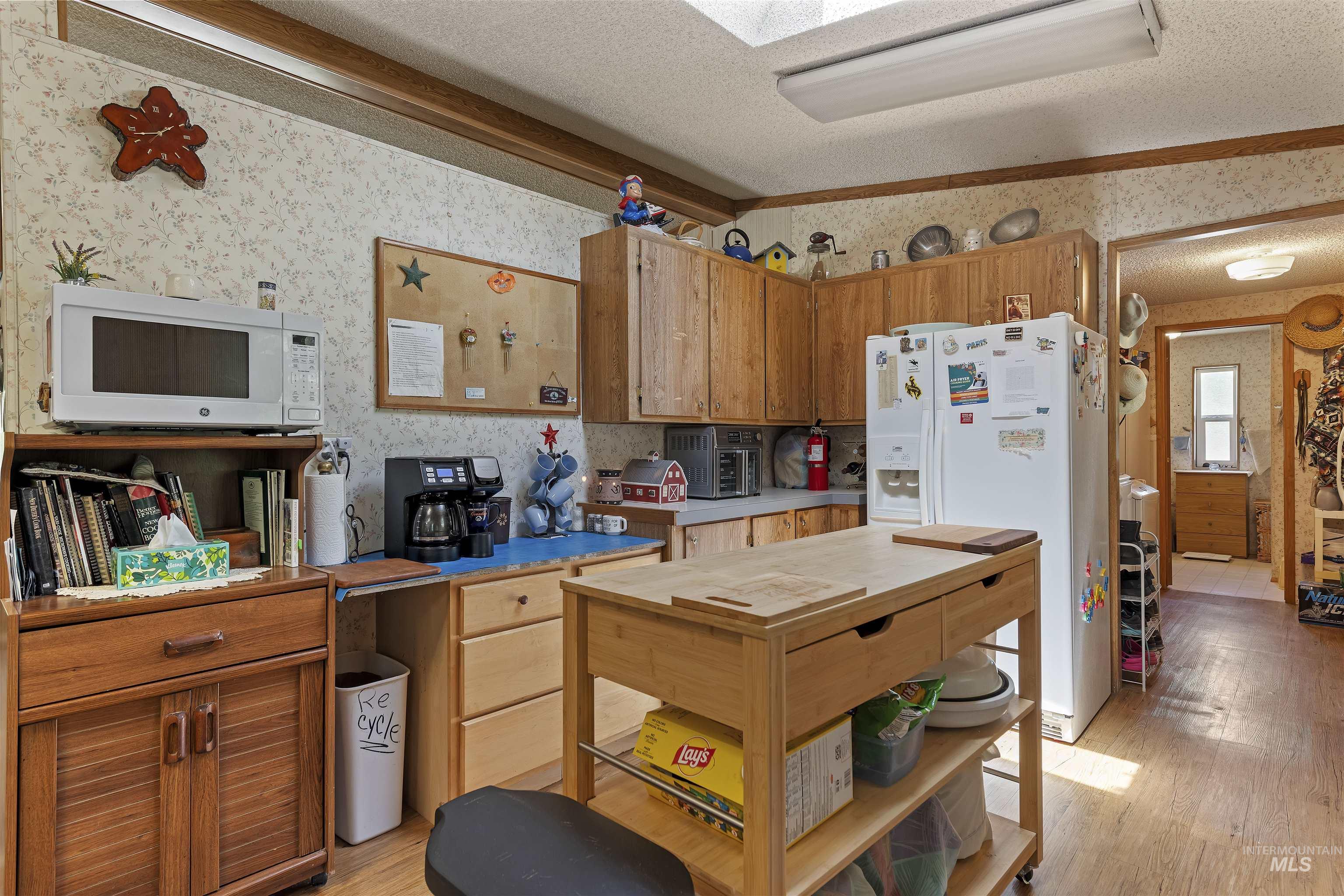 8950 W Edgeview Ln, Eagle, Idaho 83616-1424, 4 Bedrooms, 2 Bathrooms, Residential For Sale, Price $799,900,MLS 98989179