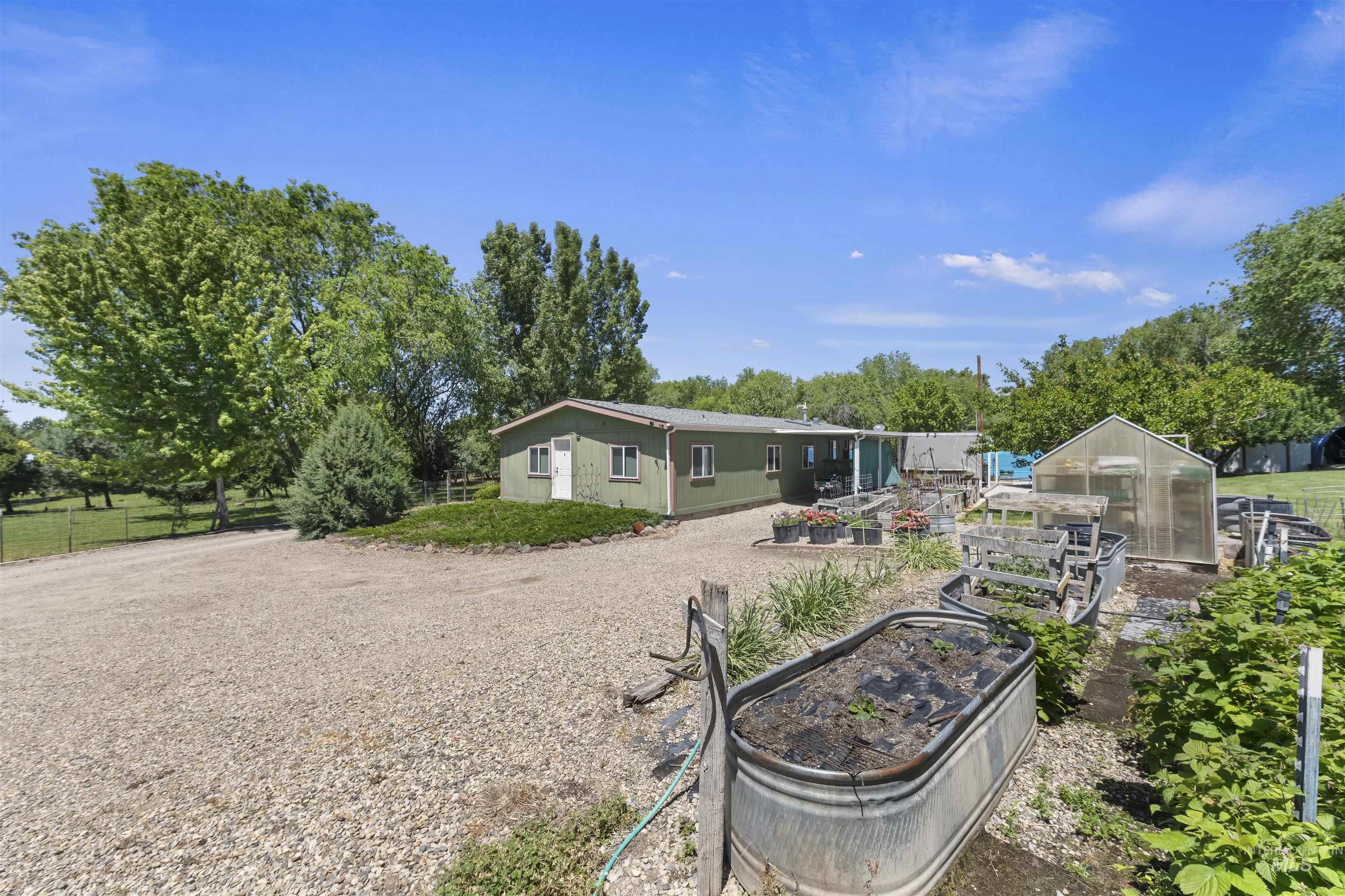 8950 W Edgeview Ln, Eagle, Idaho 83616-1424, 4 Bedrooms, 2 Bathrooms, Residential For Sale, Price $799,900,MLS 98989179