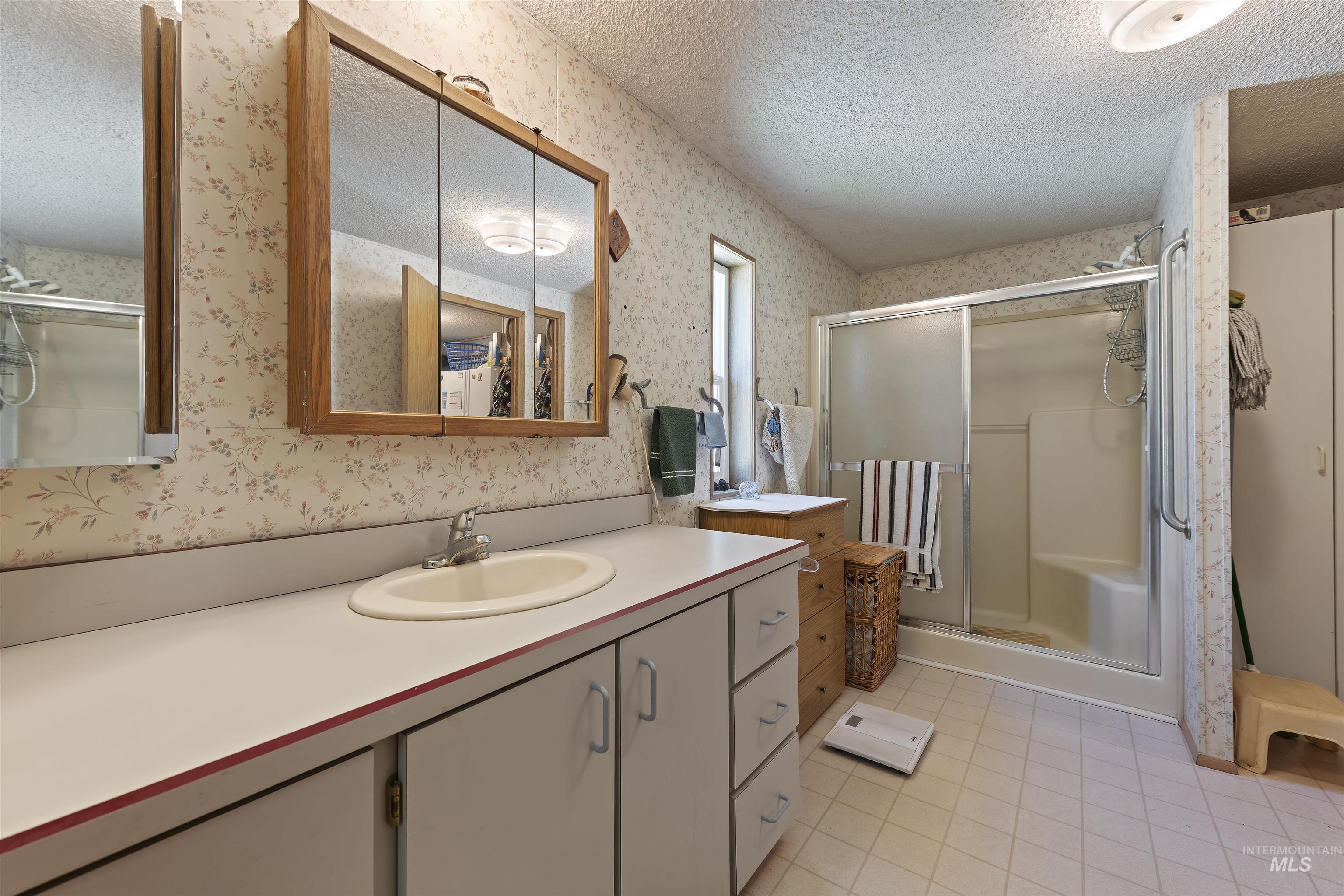 8950 W Edgeview Ln, Eagle, Idaho 83616-1424, 4 Bedrooms, 2 Bathrooms, Residential For Sale, Price $799,900,MLS 98989179