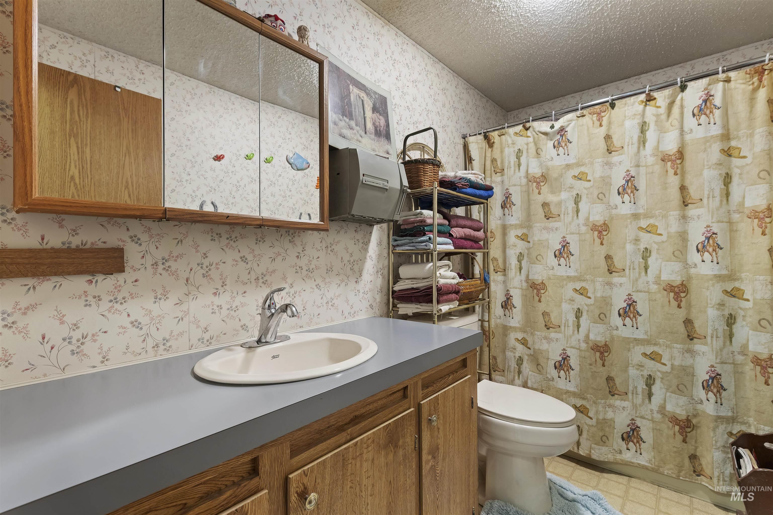 8950 W Edgeview Ln, Eagle, Idaho 83616-1424, 4 Bedrooms, 2 Bathrooms, Residential For Sale, Price $799,900,MLS 98989179