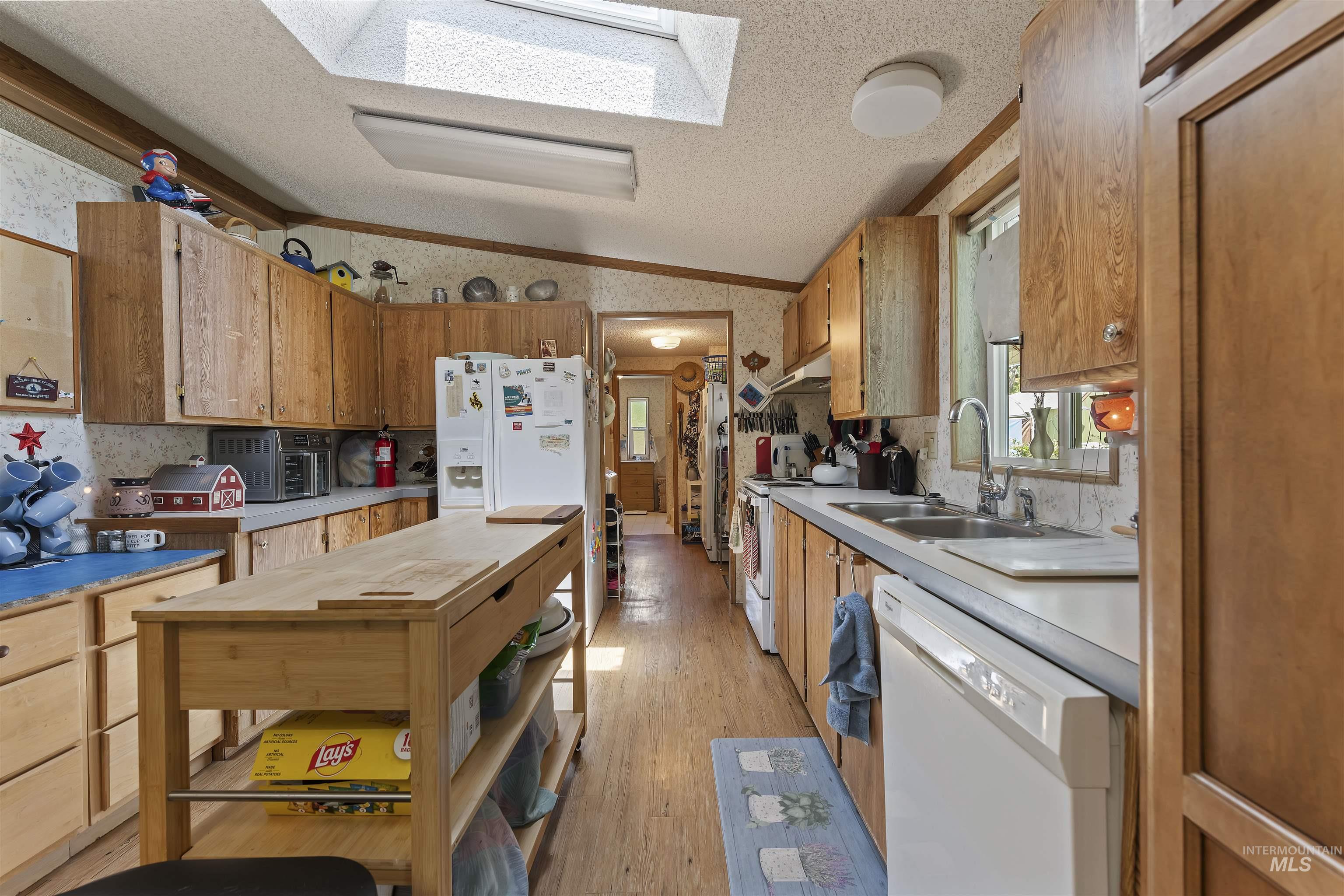 8950 W Edgeview Ln, Eagle, Idaho 83616-1424, 4 Bedrooms, 2 Bathrooms, Residential For Sale, Price $799,900,MLS 98989179