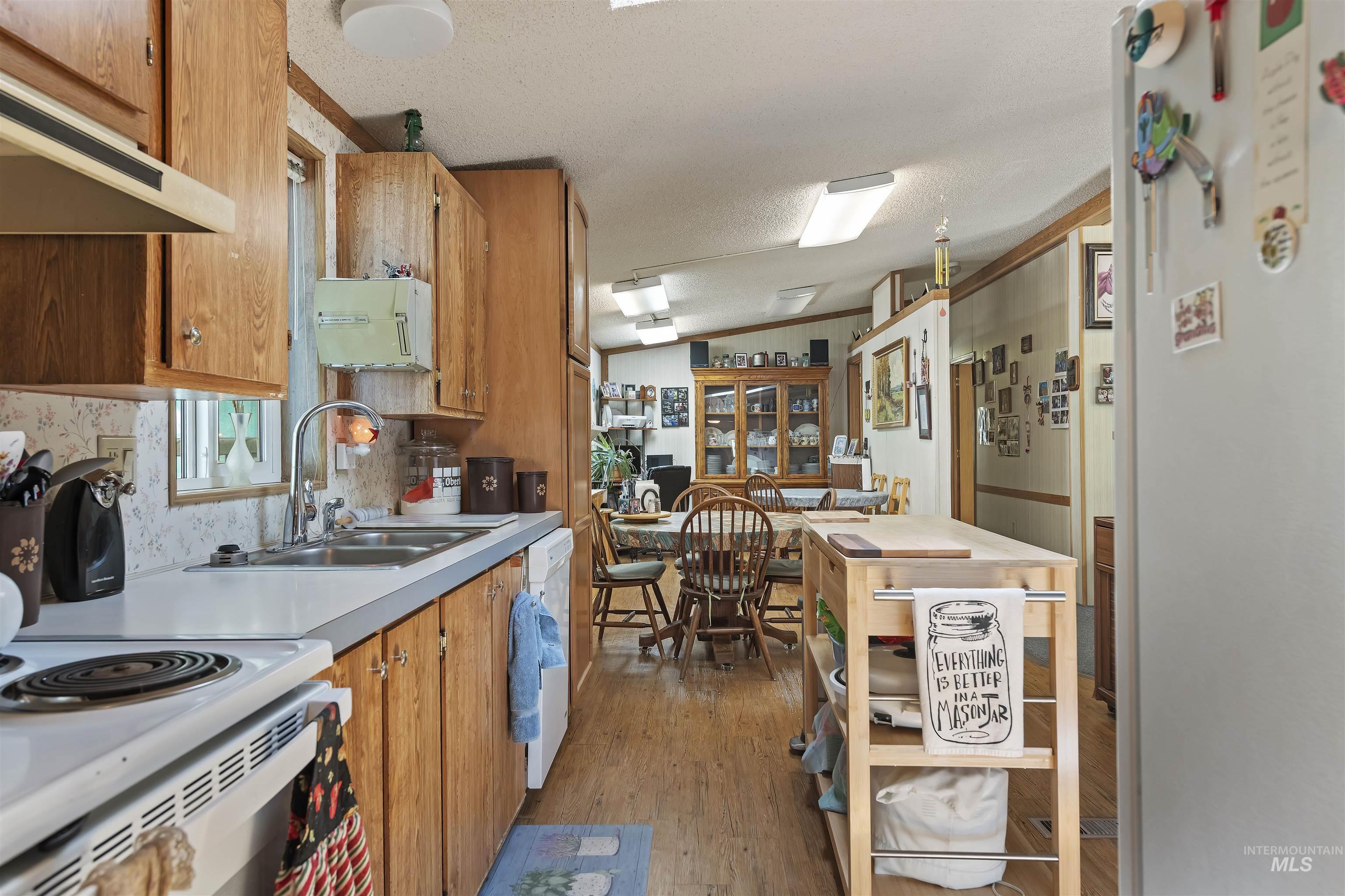 8950 W Edgeview Ln, Eagle, Idaho 83616-1424, 4 Bedrooms, 2 Bathrooms, Residential For Sale, Price $799,900,MLS 98989179