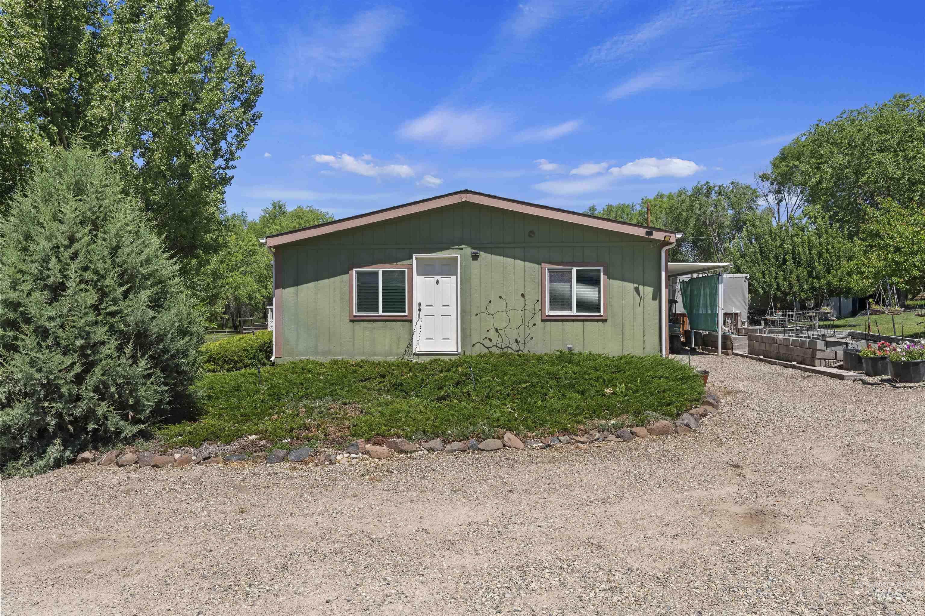 8950 W Edgeview Ln, Eagle, Idaho 83616-1424, 4 Bedrooms, 2 Bathrooms, Residential For Sale, Price $799,900,MLS 98989179