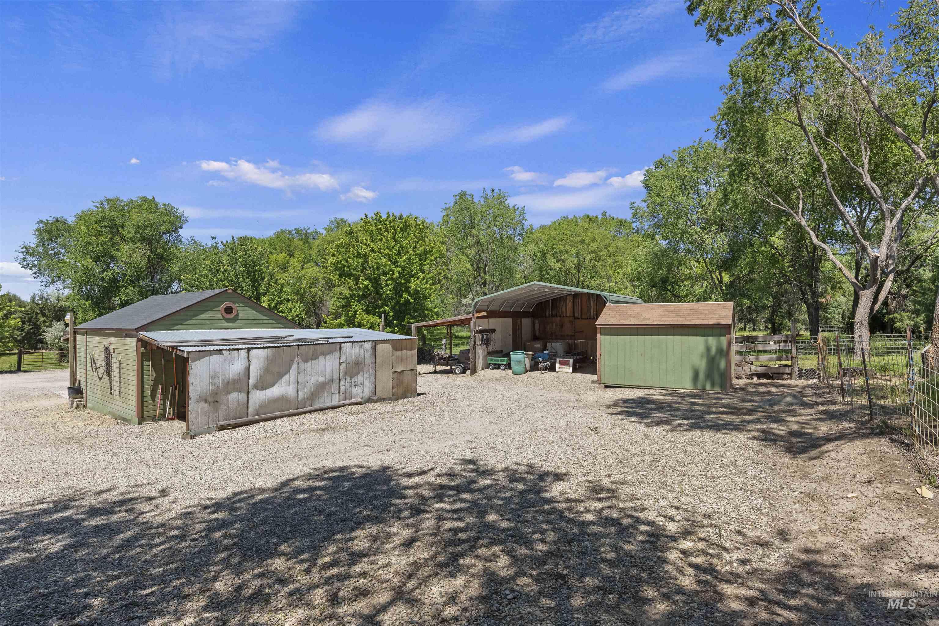 8950 W Edgeview Ln, Eagle, Idaho 83616-1424, 4 Bedrooms, 2 Bathrooms, Residential For Sale, Price $799,900,MLS 98989179