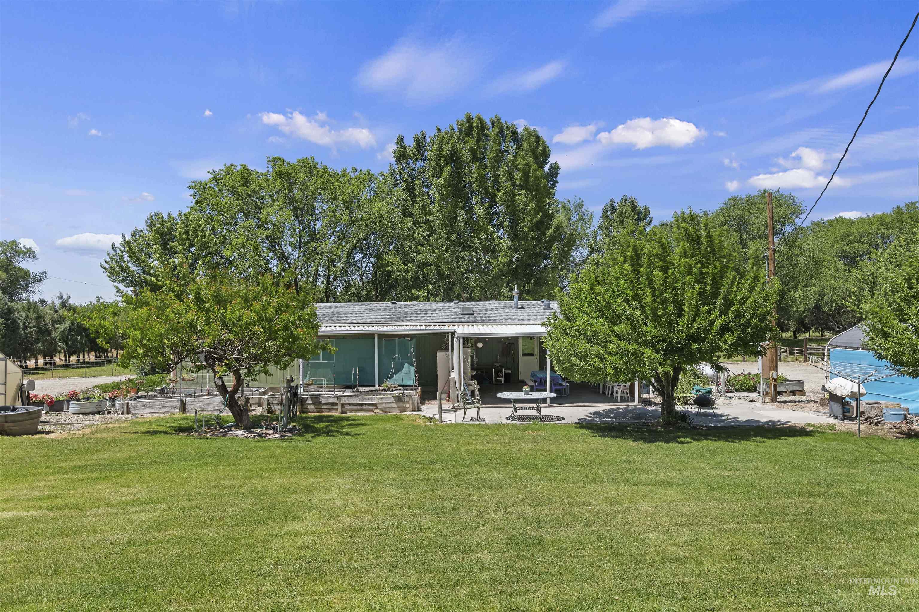 8950 W Edgeview Ln, Eagle, Idaho 83616-1424, 4 Bedrooms, 2 Bathrooms, Residential For Sale, Price $799,900,MLS 98989179