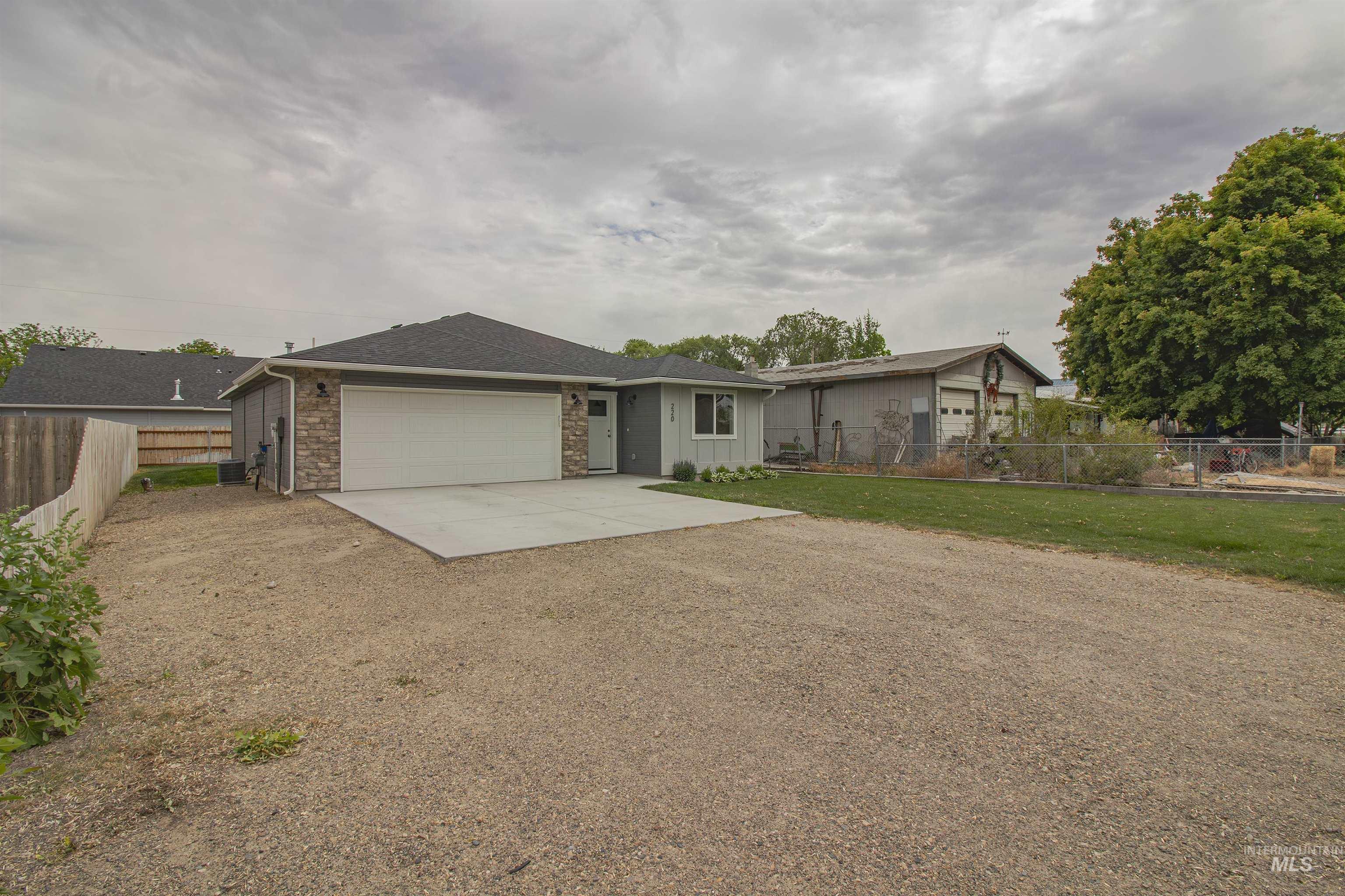 220 S Park Ave, New Plymouth, Idaho 83655, 3 Bedrooms, 2 Bathrooms, Residential For Sale, Price $385,000,MLS 98989186