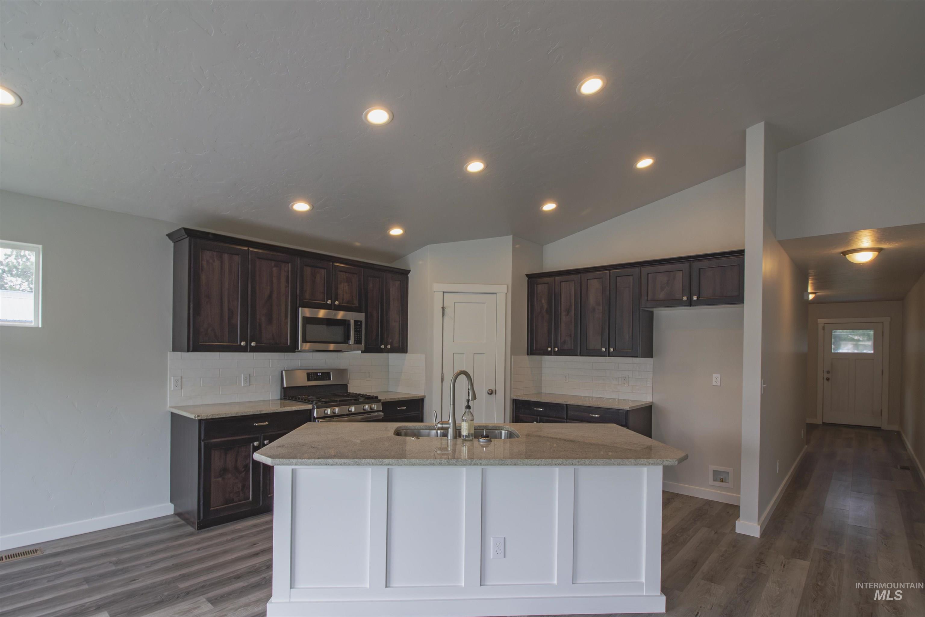 220 S Park Ave, New Plymouth, Idaho 83655, 3 Bedrooms, 2 Bathrooms, Residential For Sale, Price $385,000,MLS 98989186
