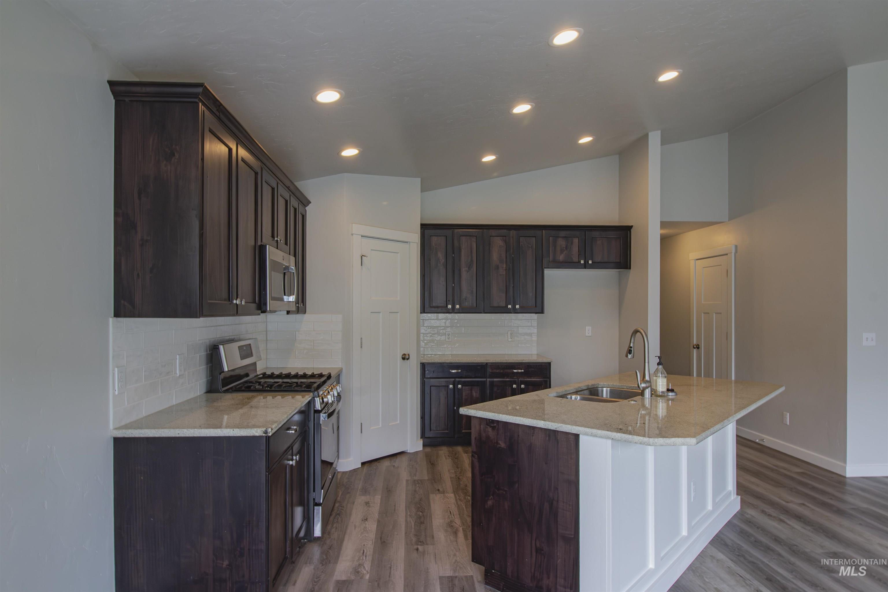 220 S Park Ave, New Plymouth, Idaho 83655, 3 Bedrooms, 2 Bathrooms, Residential For Sale, Price $385,000,MLS 98989186