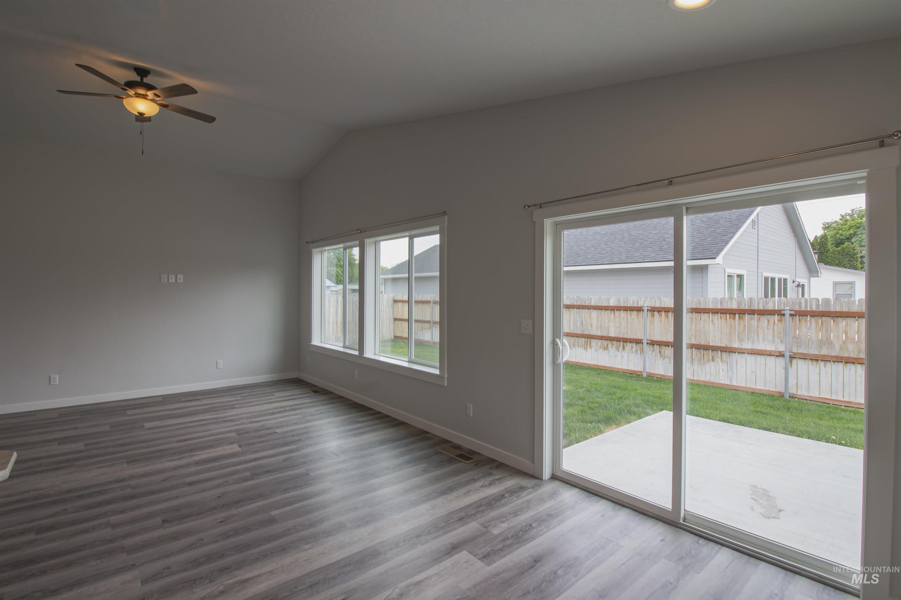 220 S Park Ave, New Plymouth, Idaho 83655, 3 Bedrooms, 2 Bathrooms, Residential For Sale, Price $385,000,MLS 98989186