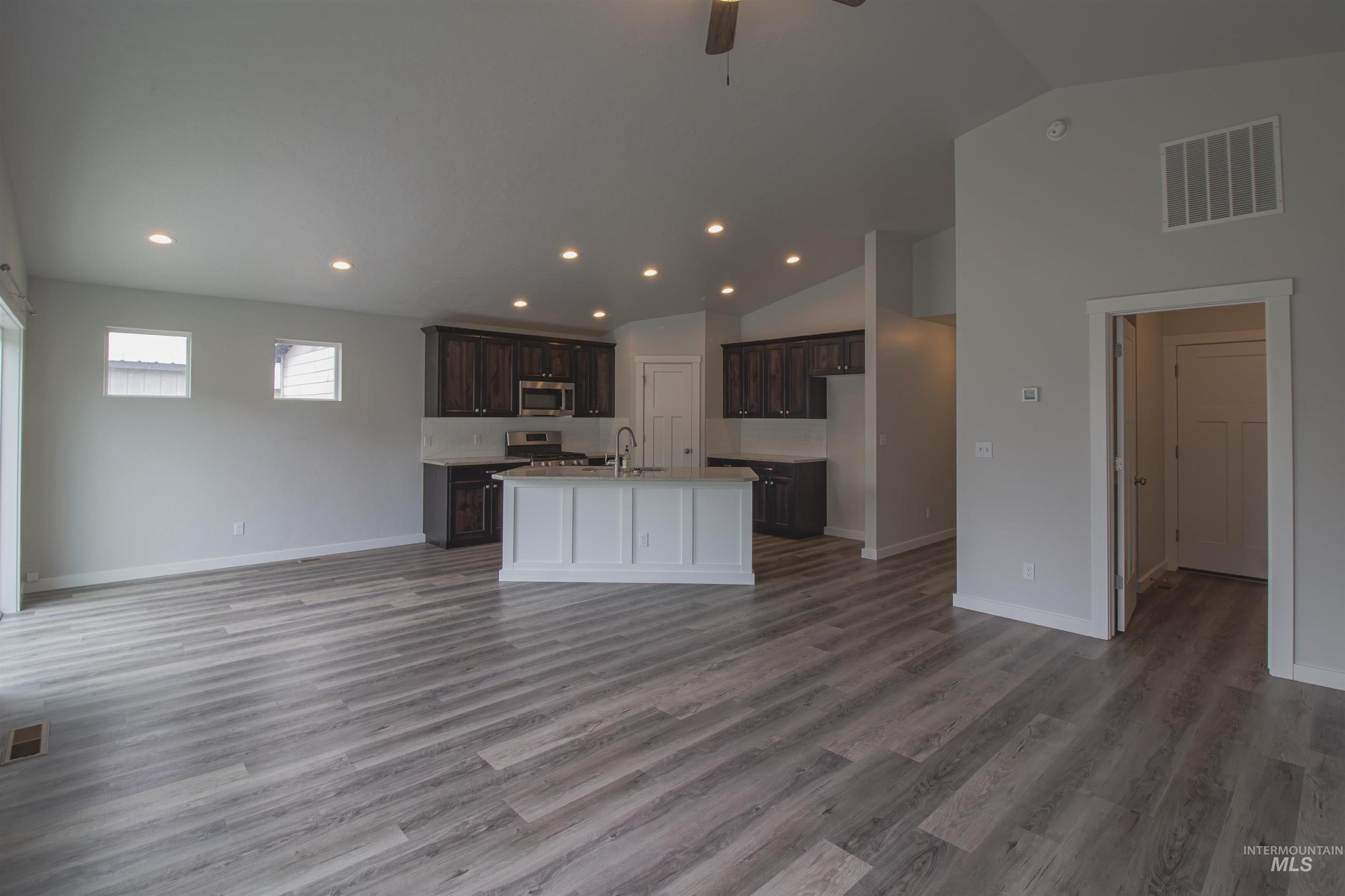 220 S Park Ave, New Plymouth, Idaho 83655, 3 Bedrooms, 2 Bathrooms, Residential For Sale, Price $385,000,MLS 98989186