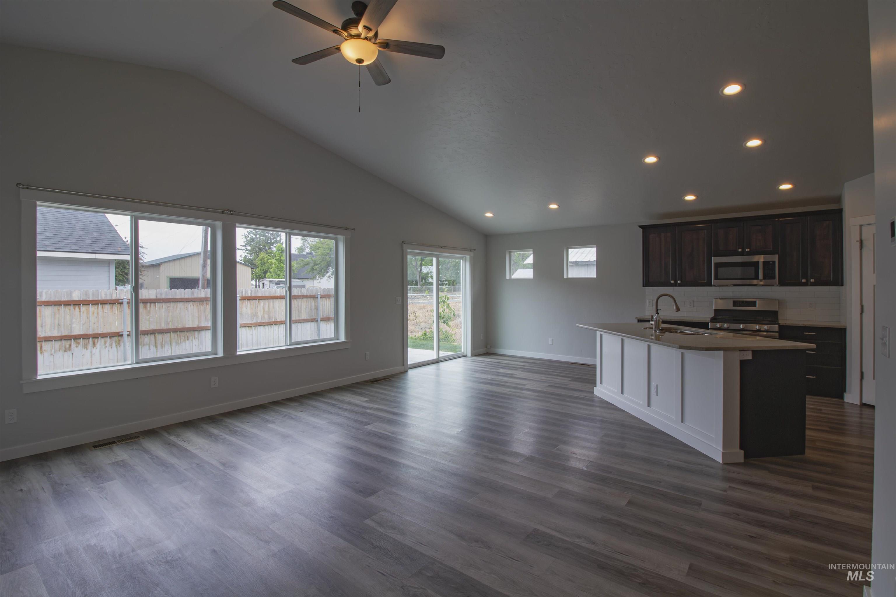 220 S Park Ave, New Plymouth, Idaho 83655, 3 Bedrooms, 2 Bathrooms, Residential For Sale, Price $385,000,MLS 98989186