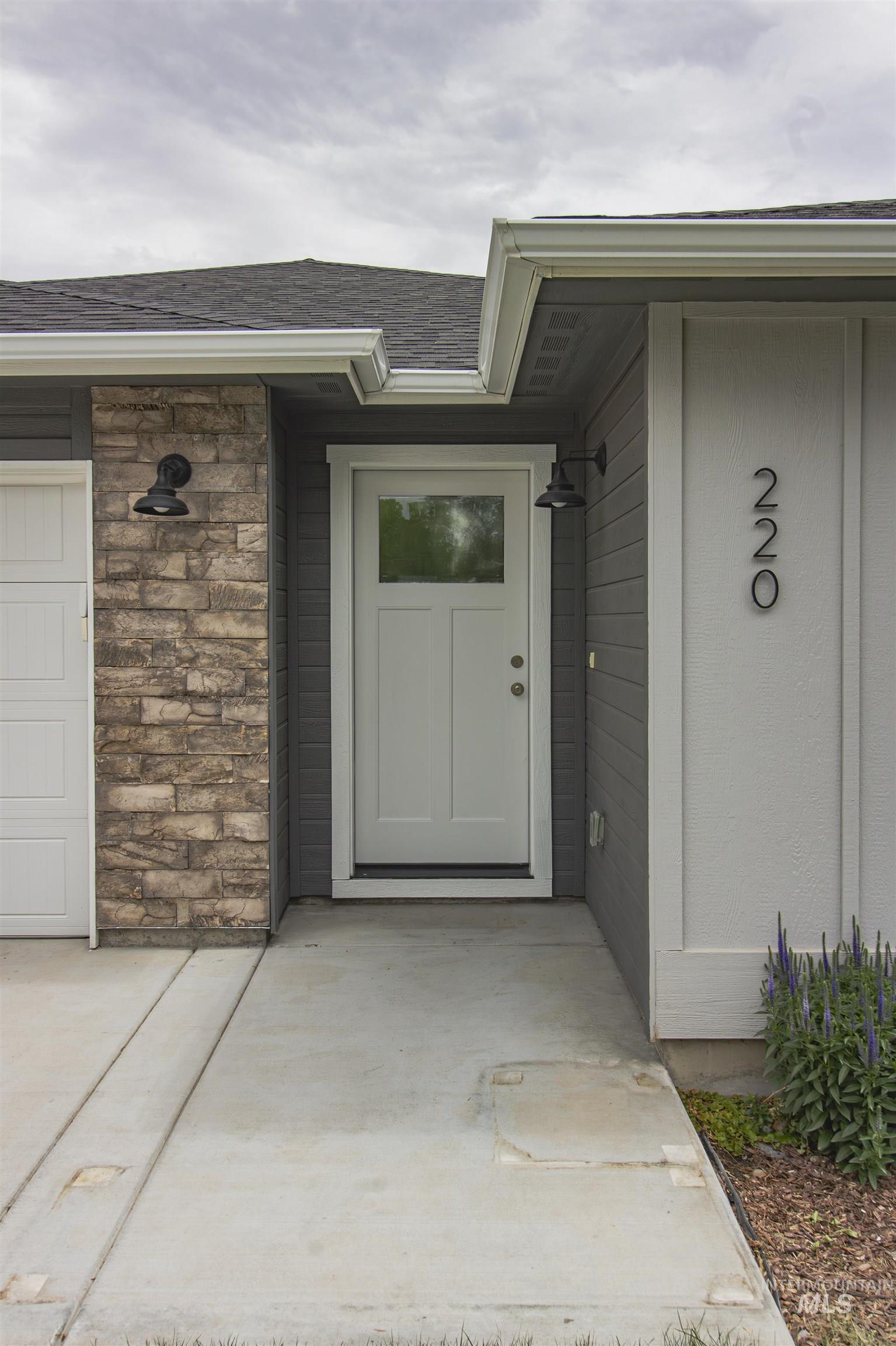 220 S Park Ave, New Plymouth, Idaho 83655, 3 Bedrooms, 2 Bathrooms, Residential For Sale, Price $385,000,MLS 98989186