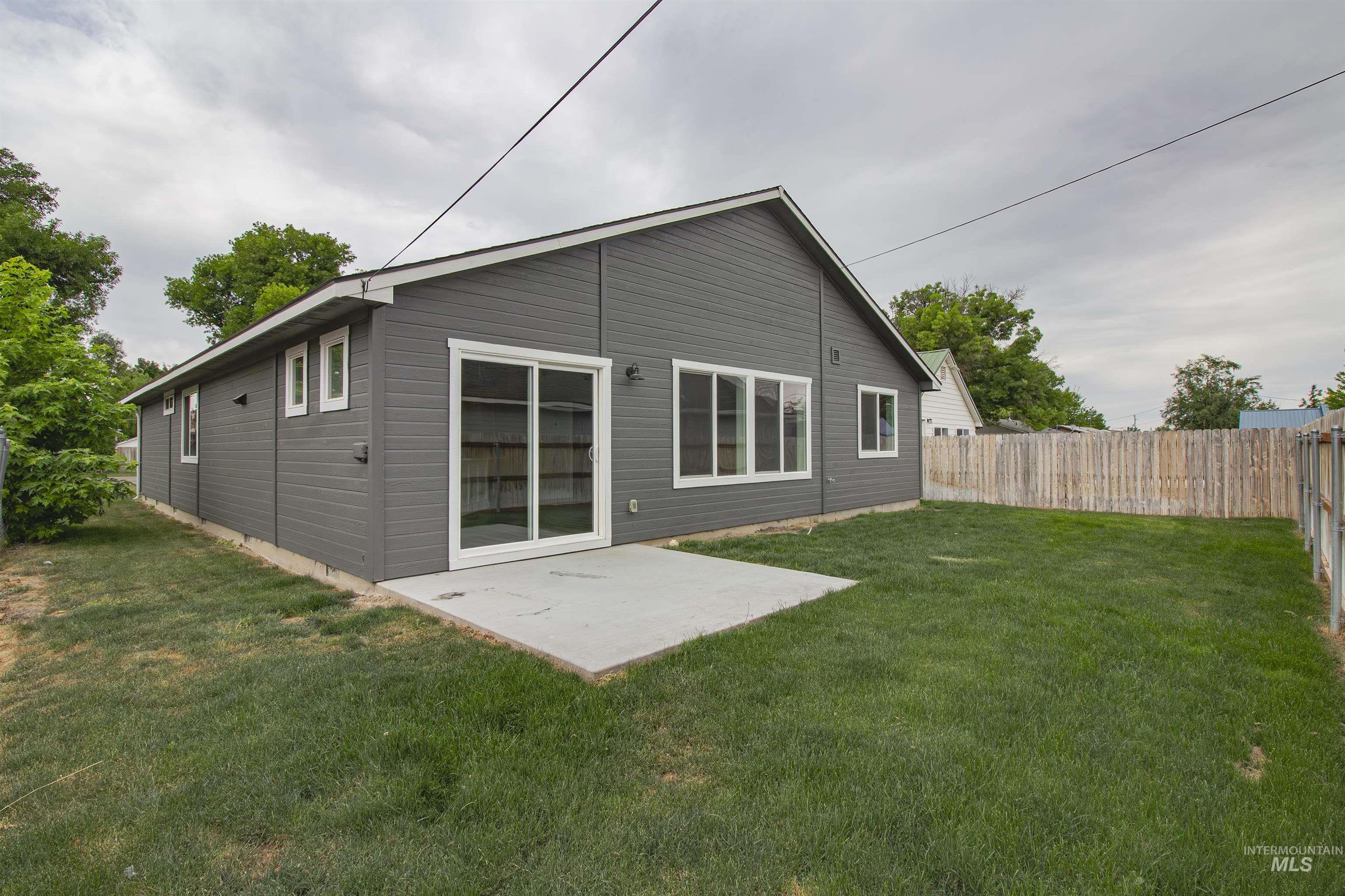 220 S Park Ave, New Plymouth, Idaho 83655, 3 Bedrooms, 2 Bathrooms, Residential For Sale, Price $385,000,MLS 98989186
