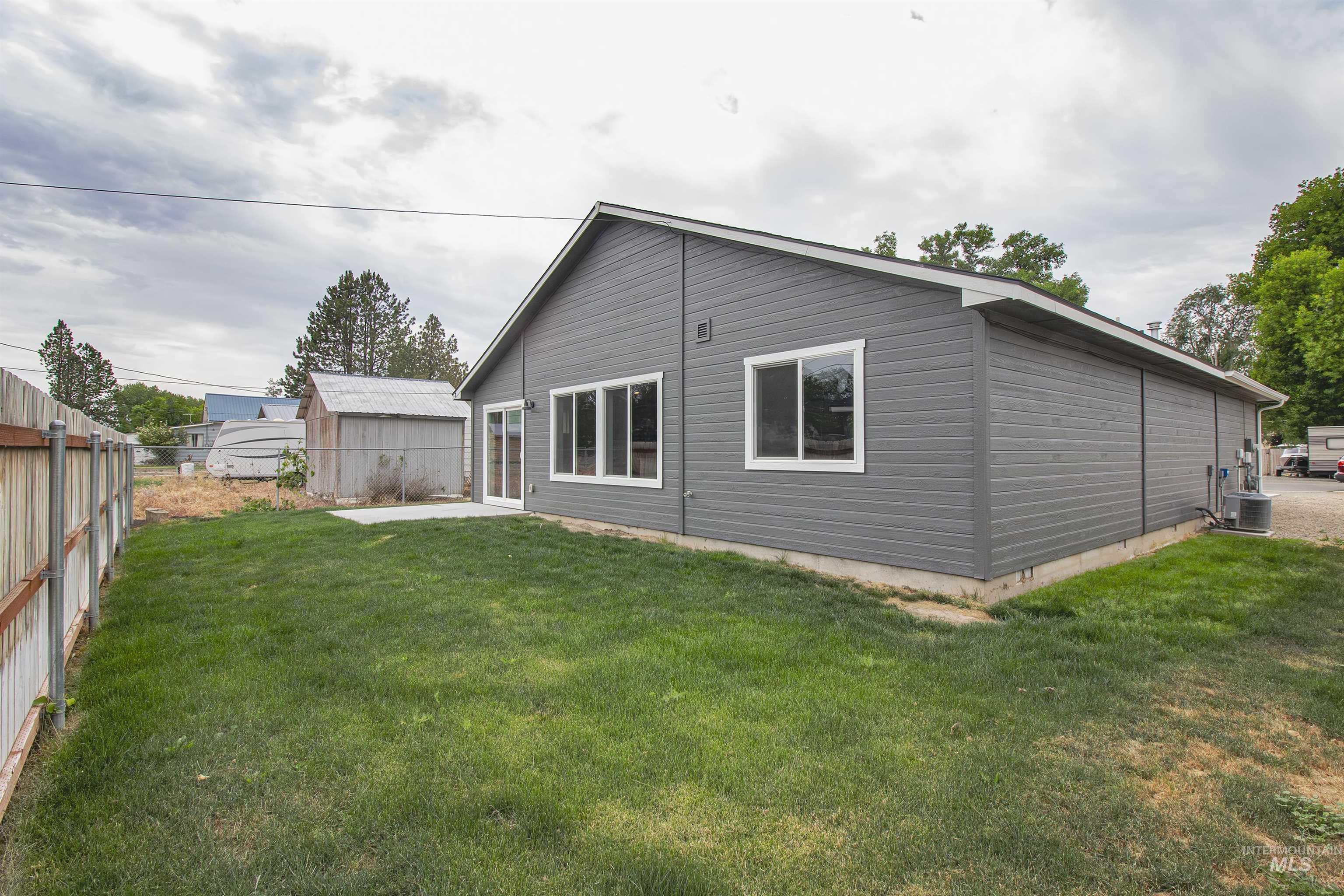 220 S Park Ave, New Plymouth, Idaho 83655, 3 Bedrooms, 2 Bathrooms, Residential For Sale, Price $385,000,MLS 98989186