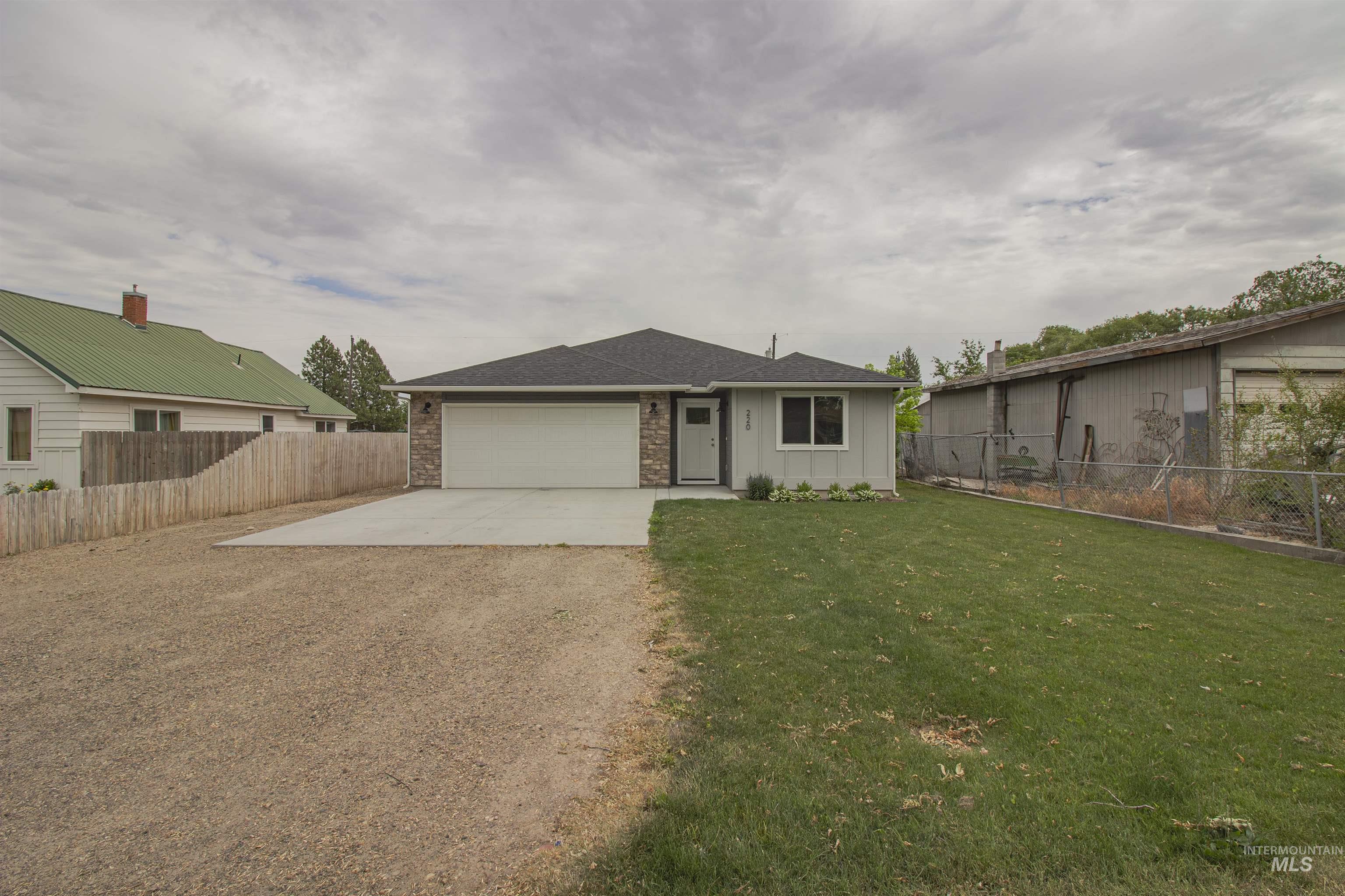 220 S Park Ave, New Plymouth, Idaho 83655, 3 Bedrooms, 2 Bathrooms, Residential For Sale, Price $385,000,MLS 98989186
