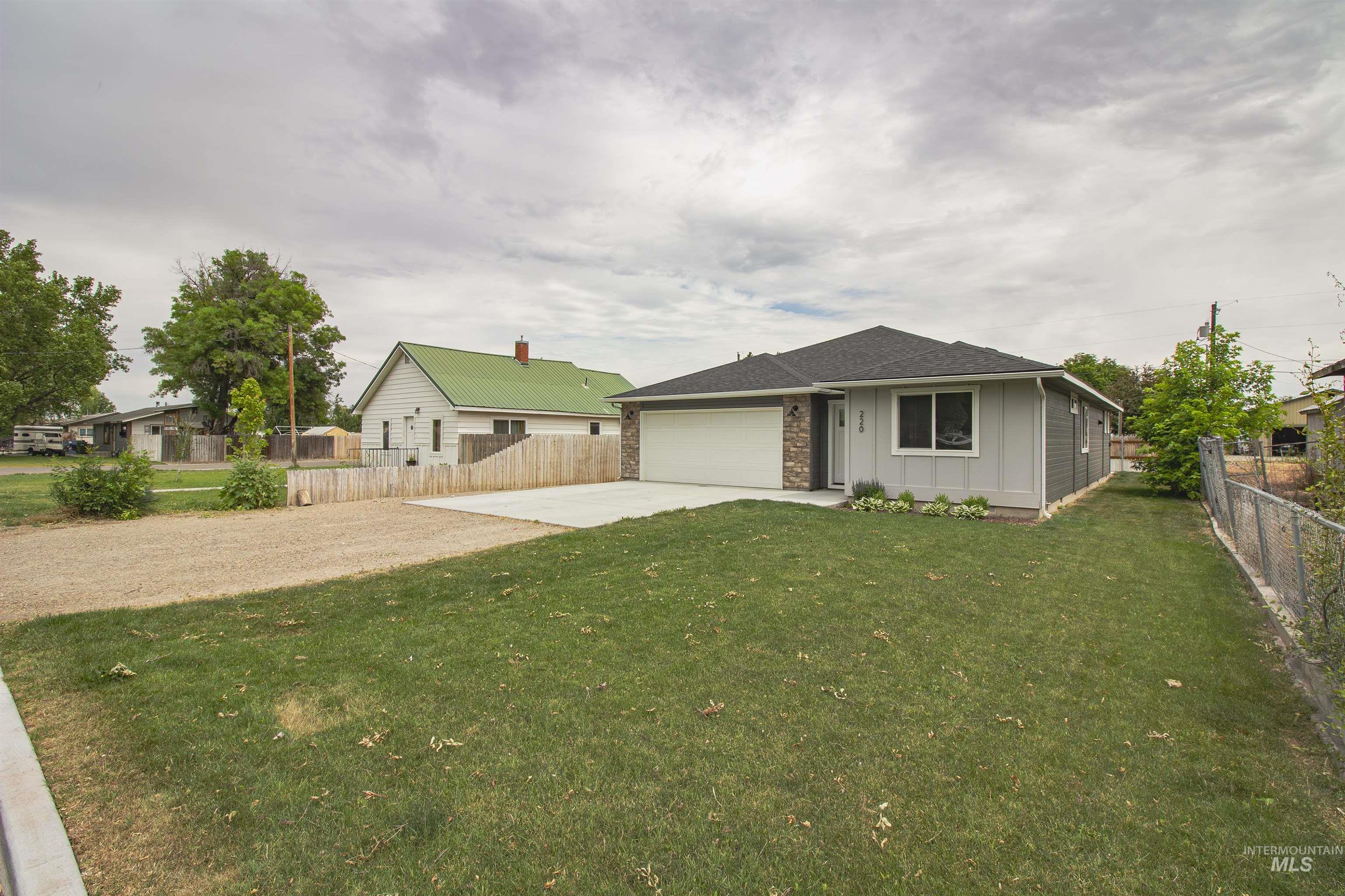 220 S Park Ave, New Plymouth, Idaho 83655, 3 Bedrooms, 2 Bathrooms, Residential For Sale, Price $385,000,MLS 98989186