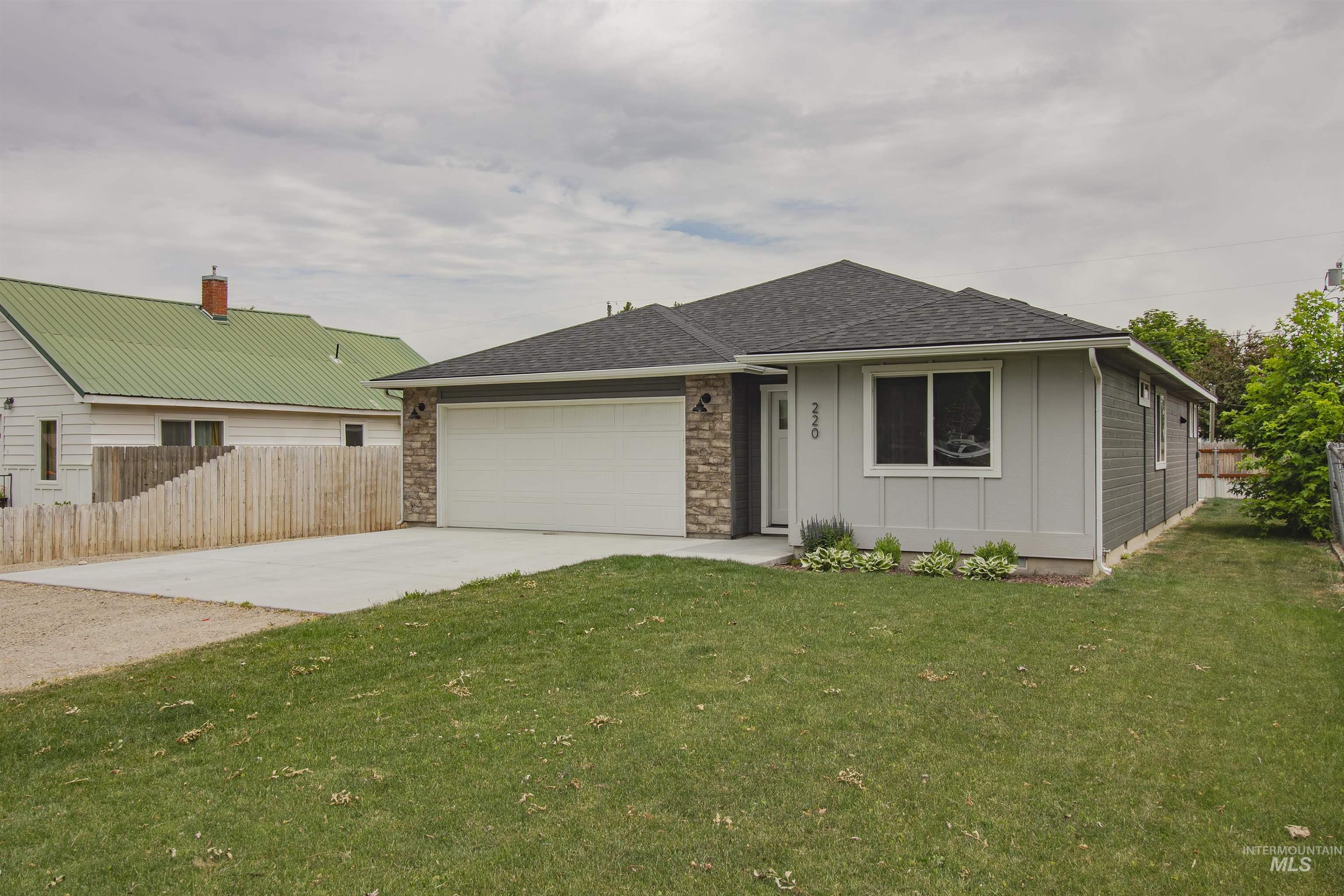 220 S Park Ave, New Plymouth, Idaho 83655, 3 Bedrooms, 2 Bathrooms, Residential For Sale, Price $385,000,MLS 98989186